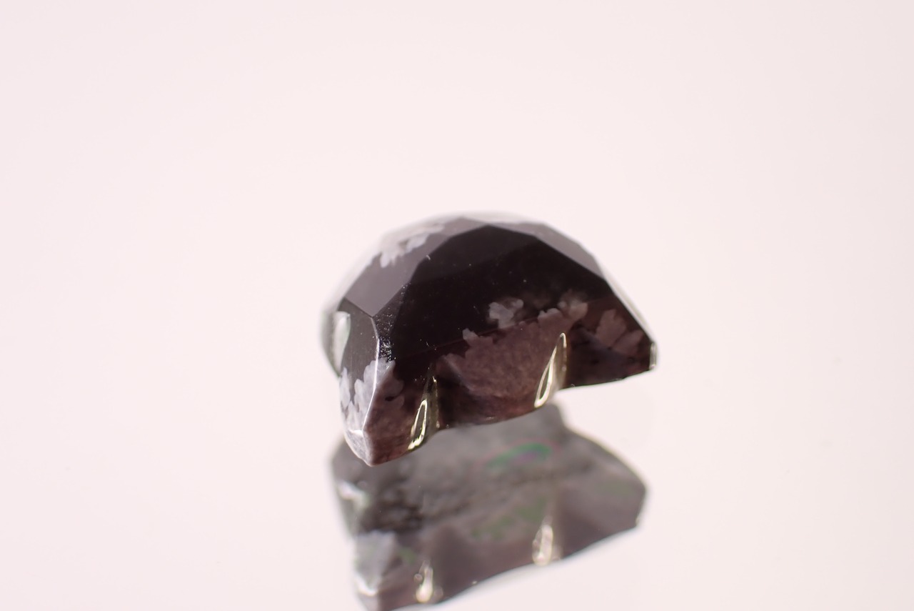 スノーフレークオブシディアン(猫カット)　1.37ct　[D11‐356]