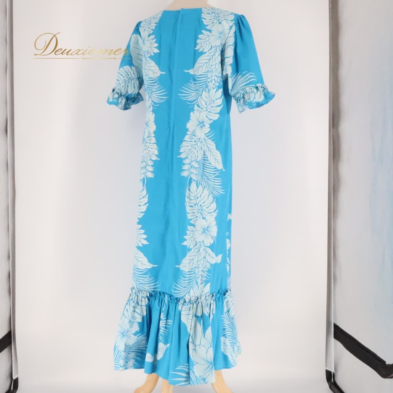 フラダンス 衣装 ワンピース ドレス ブルー系 ホワイト系 ハイビスカス柄 モンステラ柄 フリル かわいい 華やか 鮮やか 明るい 爽やか 水色 白 ダンス衣装 ハワイアンダンス レディース ハワイアン アロハ ハワイアンプリント フラ ダンス レッスン 練習