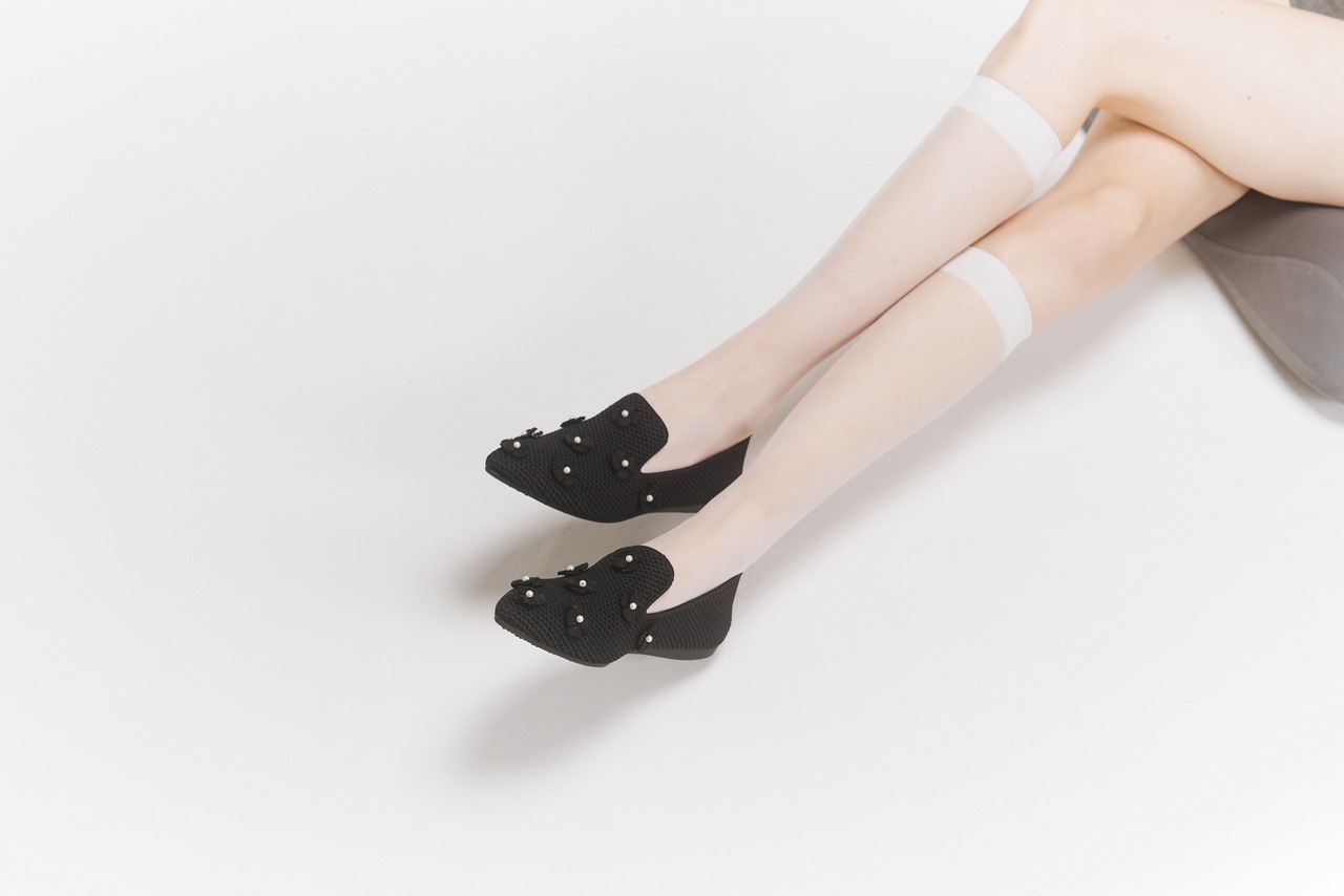 pointed-PEARL FLOWER / BLACK & WHITE