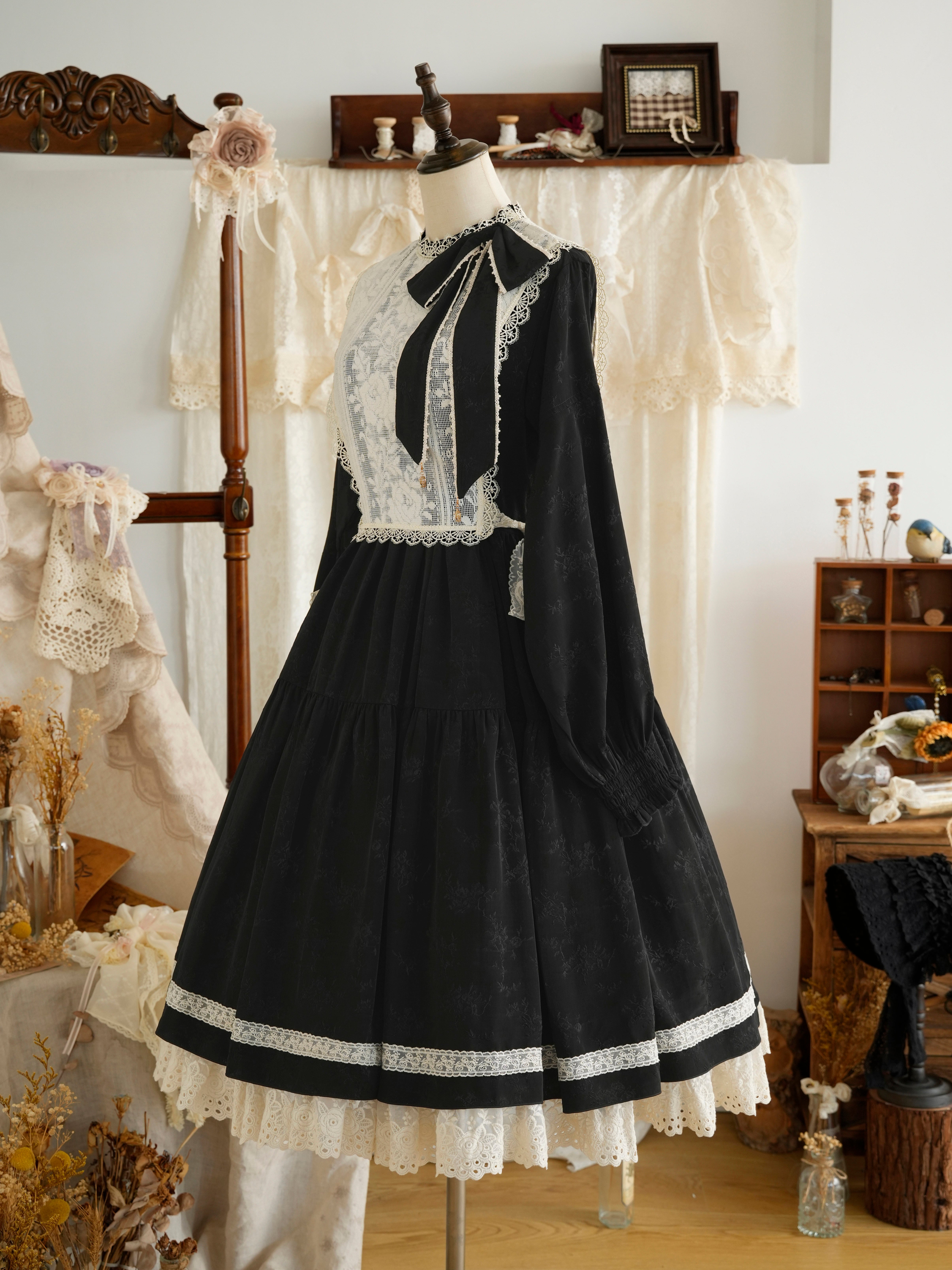 小夜啼鳥と薔薇 レーストップワンピース | HoshibakoWorks