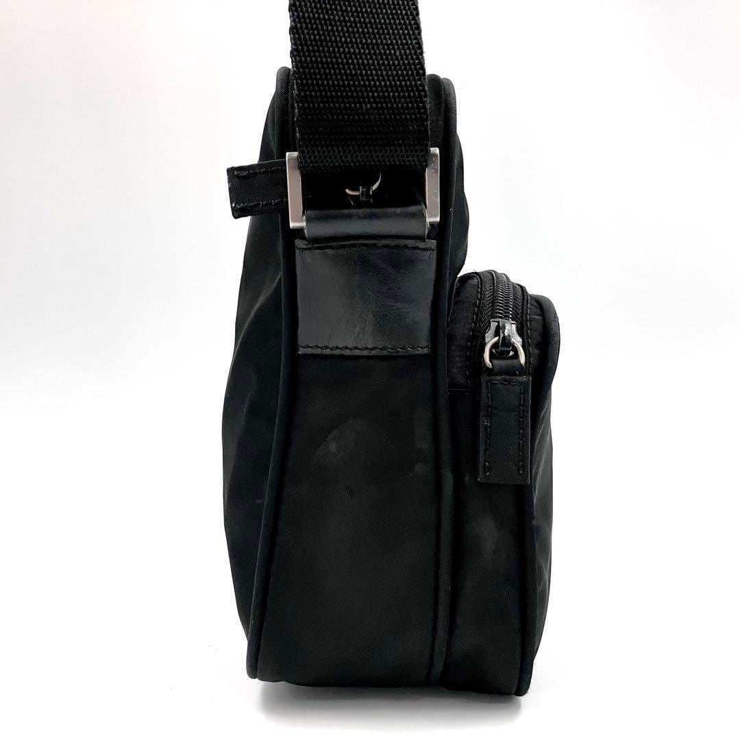 美品】PRADA 2048 ショルダーバッグ アマゾン型 ナイロン 黒 美品】PRADA 2048 ショルダーバッグ アマゾン型 ナイロン 黒