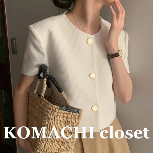 【送料無料】 ノーカラージャケット ジャケット 半袖 ハーフスリーブ ショート丈 ボタン 韓国 レディース オルチャン きれいめカジュアル 無地 オフィス オフホワイト 水色 黒 ブラック 細身 かわいい 可愛い オフィス 大人可愛い 大人女子 シンプル フォーマル 大人 上品 おしゃれ サマー お洒落 こなれ感 抜け感 きちんと クール 入学式 入園式 フェミニン ワンサイズ 夏 10代 20代 30代 40代 50代 OL 通勤 女子会 デート コーデ トレンド