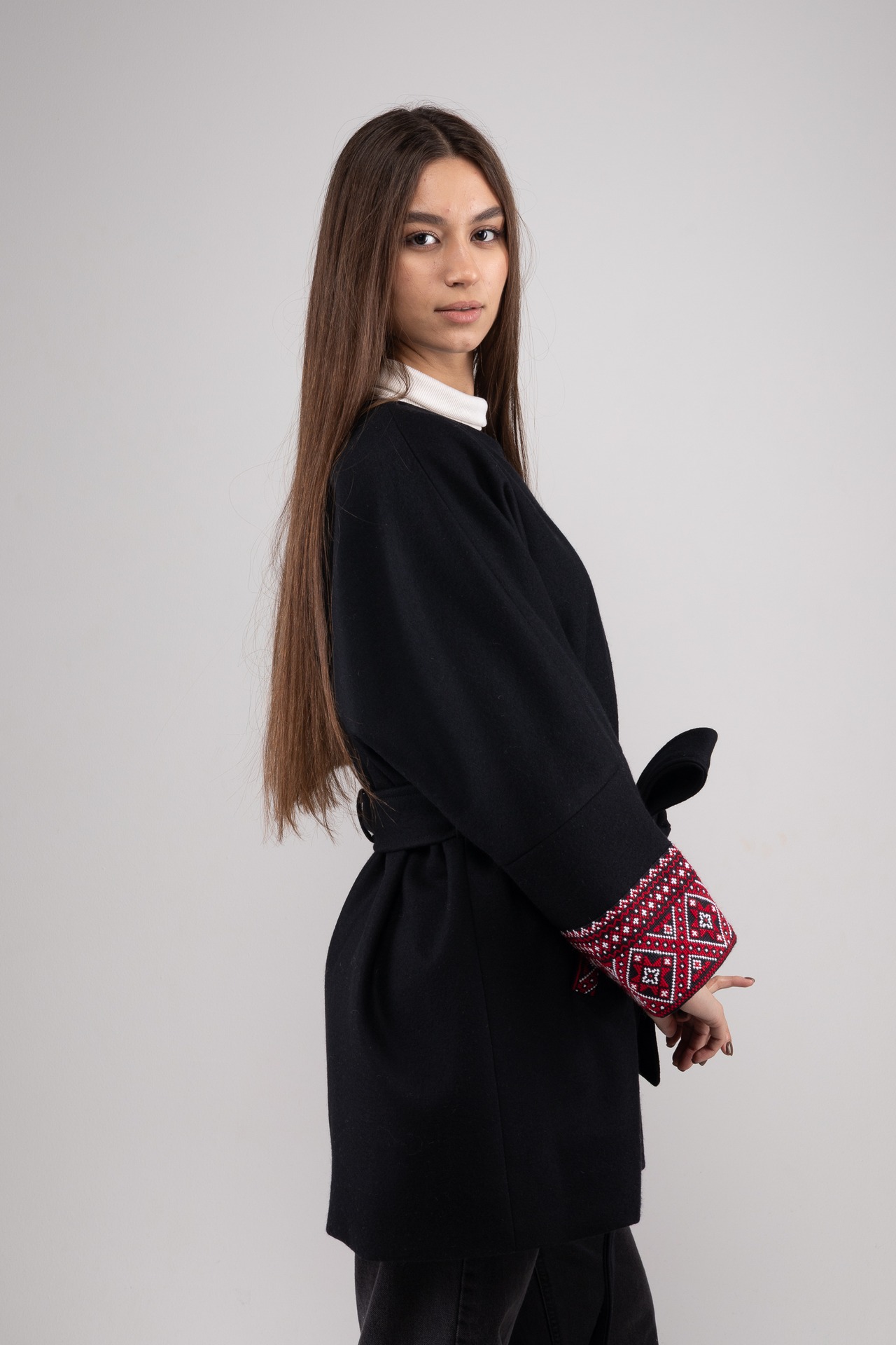 ウクライナ産プレミアムウール100%セミロングコート（黒）クロスステッチ　手刺繍 - 13