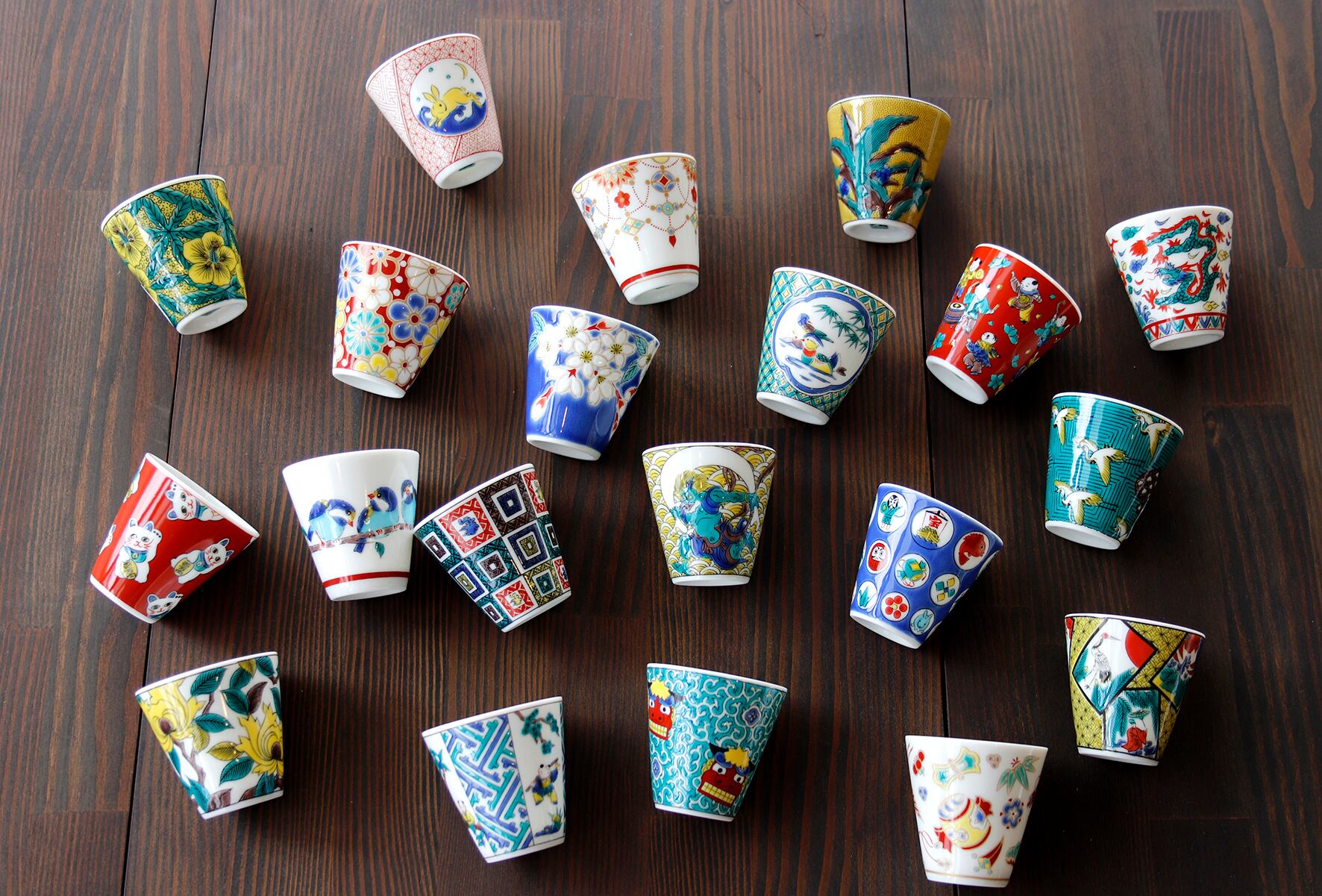 Sp3k19 07 九谷縁起豆皿コレクション 桜 Sakura かわいい豆皿 コレクション アクセサリー入れ 小物入れ 絵皿 九谷焼 丸モ高木陶器 オンラインショップ 温度をデザインに