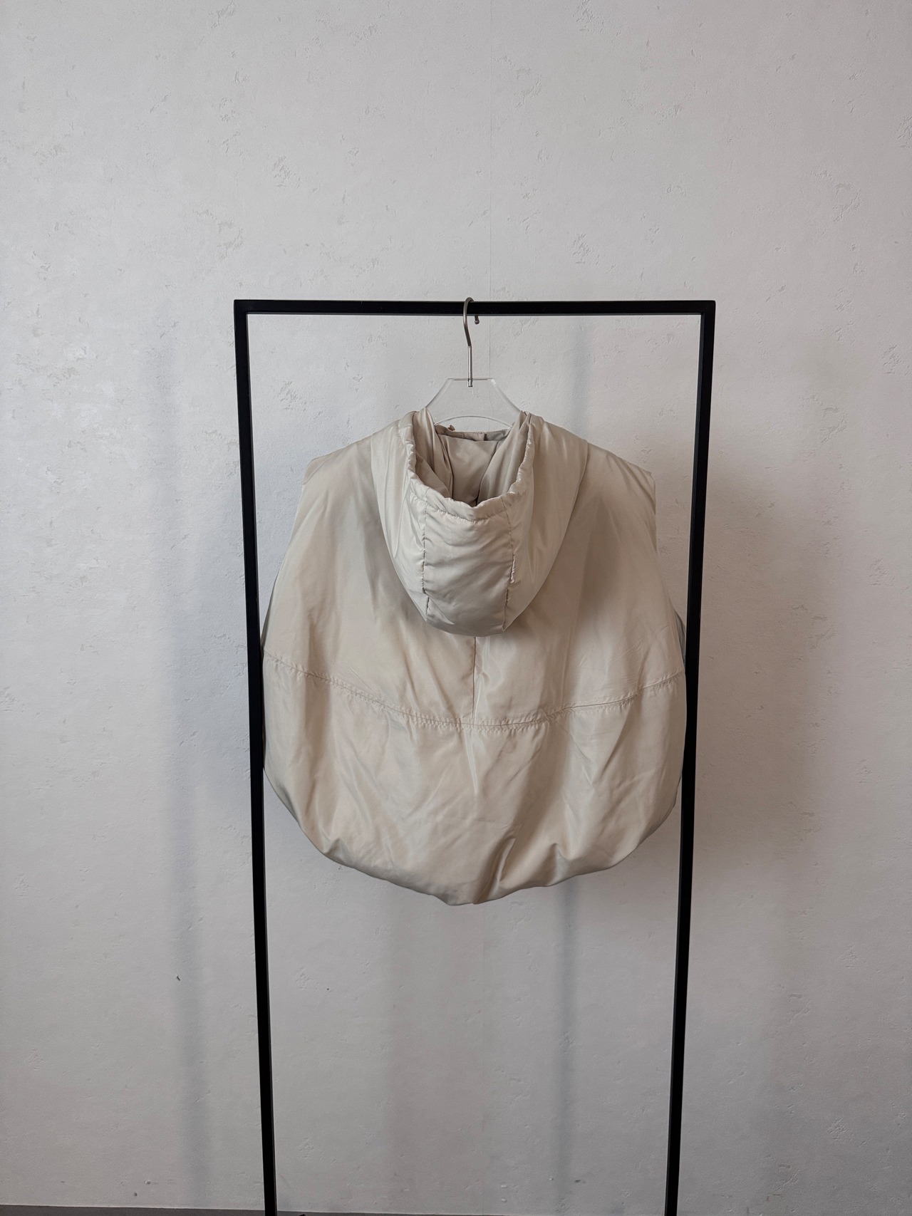フーディーマットファイバーダウンvest/エクリュ