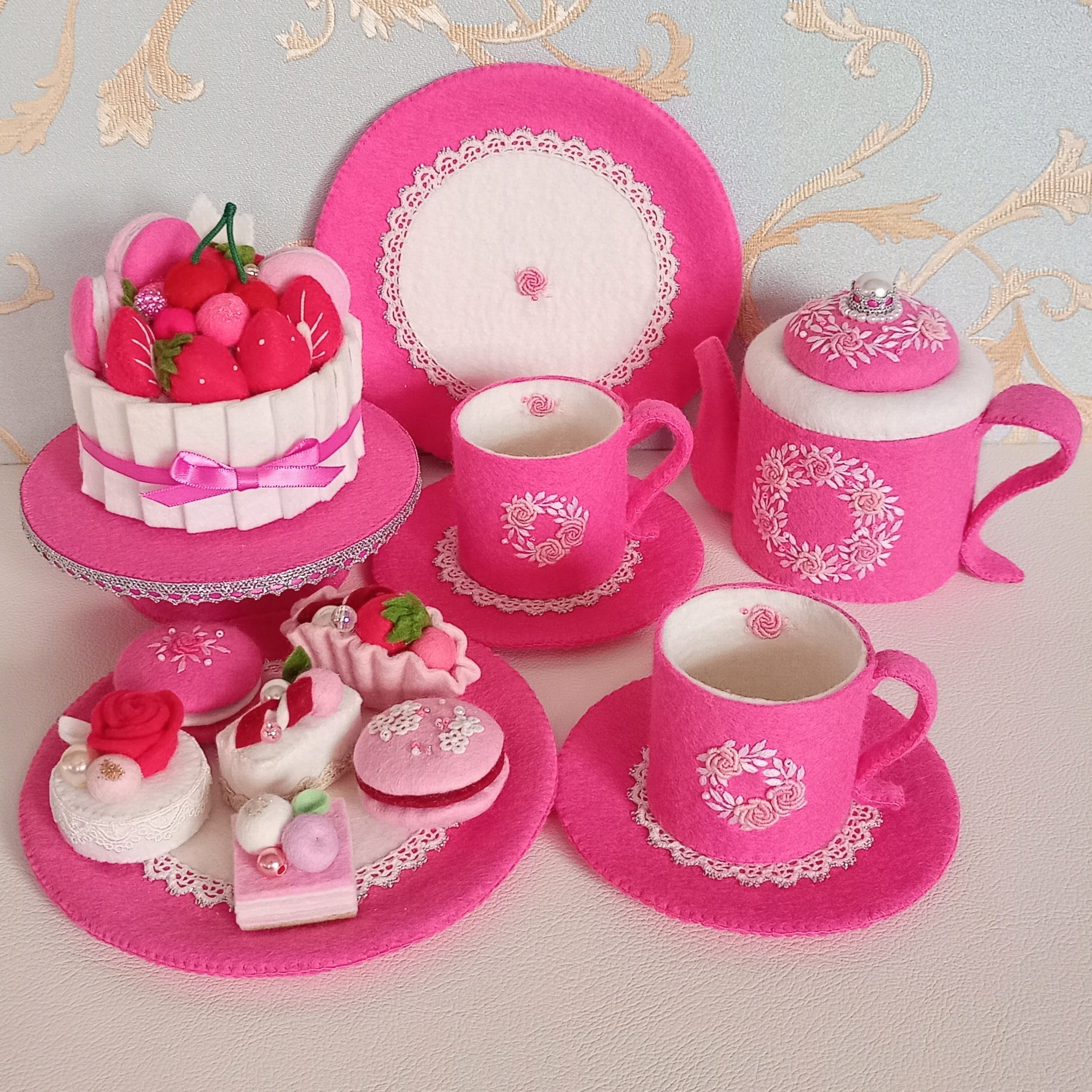 カナの青い箱【フェルト＆刺繍のおままごと】