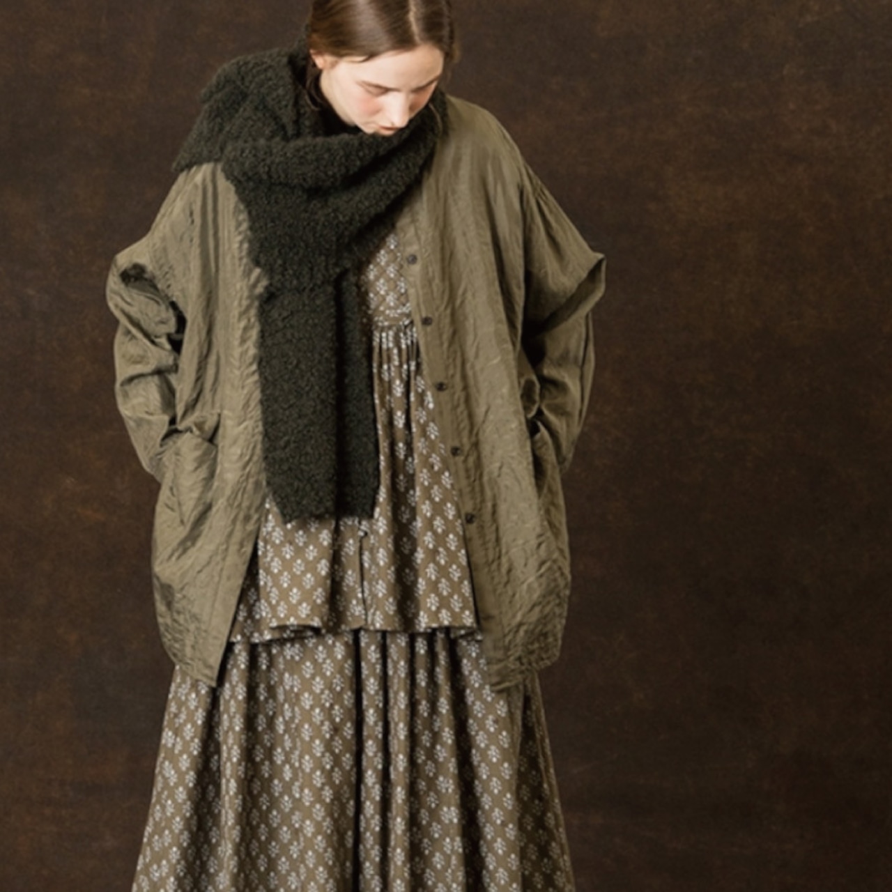 maison de soil (メゾンドソイル) シルク 薄キルティング バンドカラーシャツジャケット STITCHED BANGALORE SILK PLAIN BANDED COLLAR SHIRT