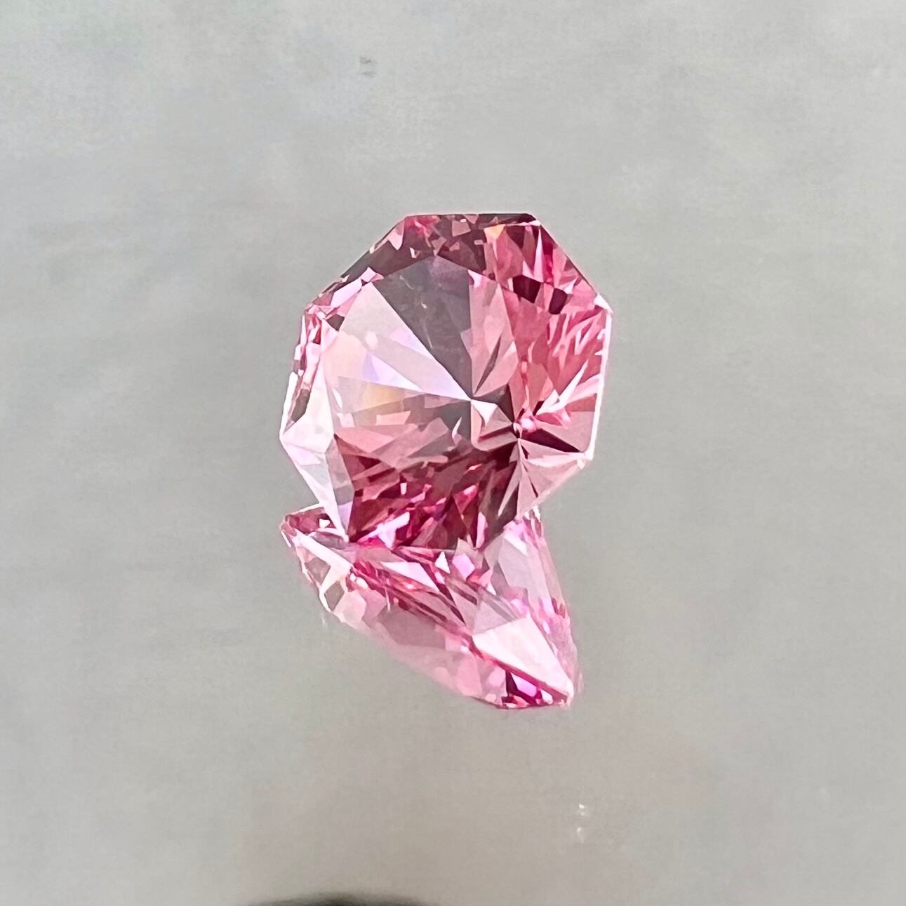 再結晶ピンクサファイア ほんのりパパラチア 特殊オクタゴンカット