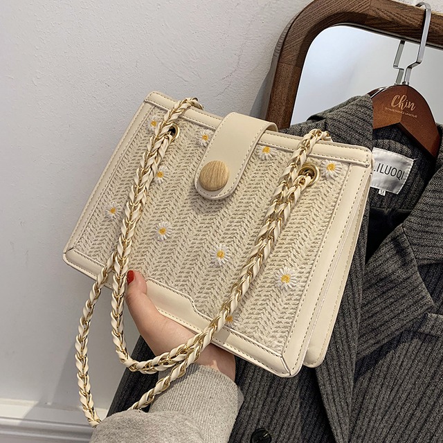 チェーン レッドワンショルダー スクウェア メッセンジャーバッグ Tiancai_Wing_Bag54042880767