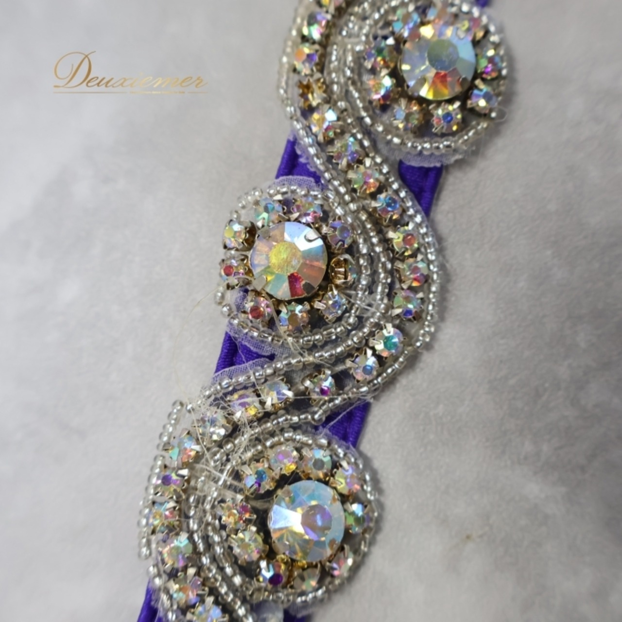 ベリーダンス オリエンタル 衣装 上下セット パープル系 レース 紫 黒 花 装飾 豪華 ラインストーン フリンジ キラキラ 華やか 舞台 ダンス衣装 スリット トップス スカート ステージ ツーピース ブラック系 シルバー系