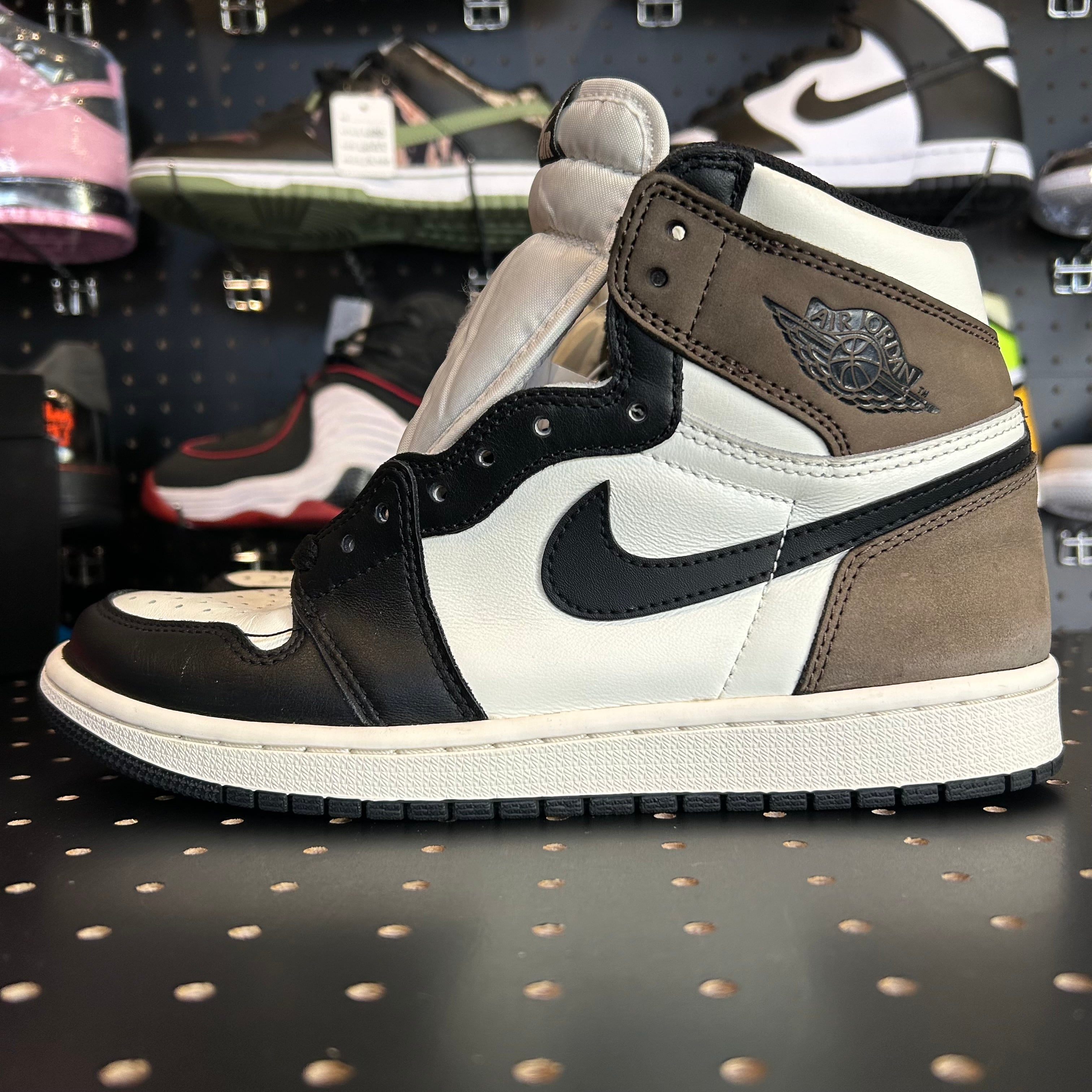 NIKE AIR JORDAN 1 DARK MOCHA