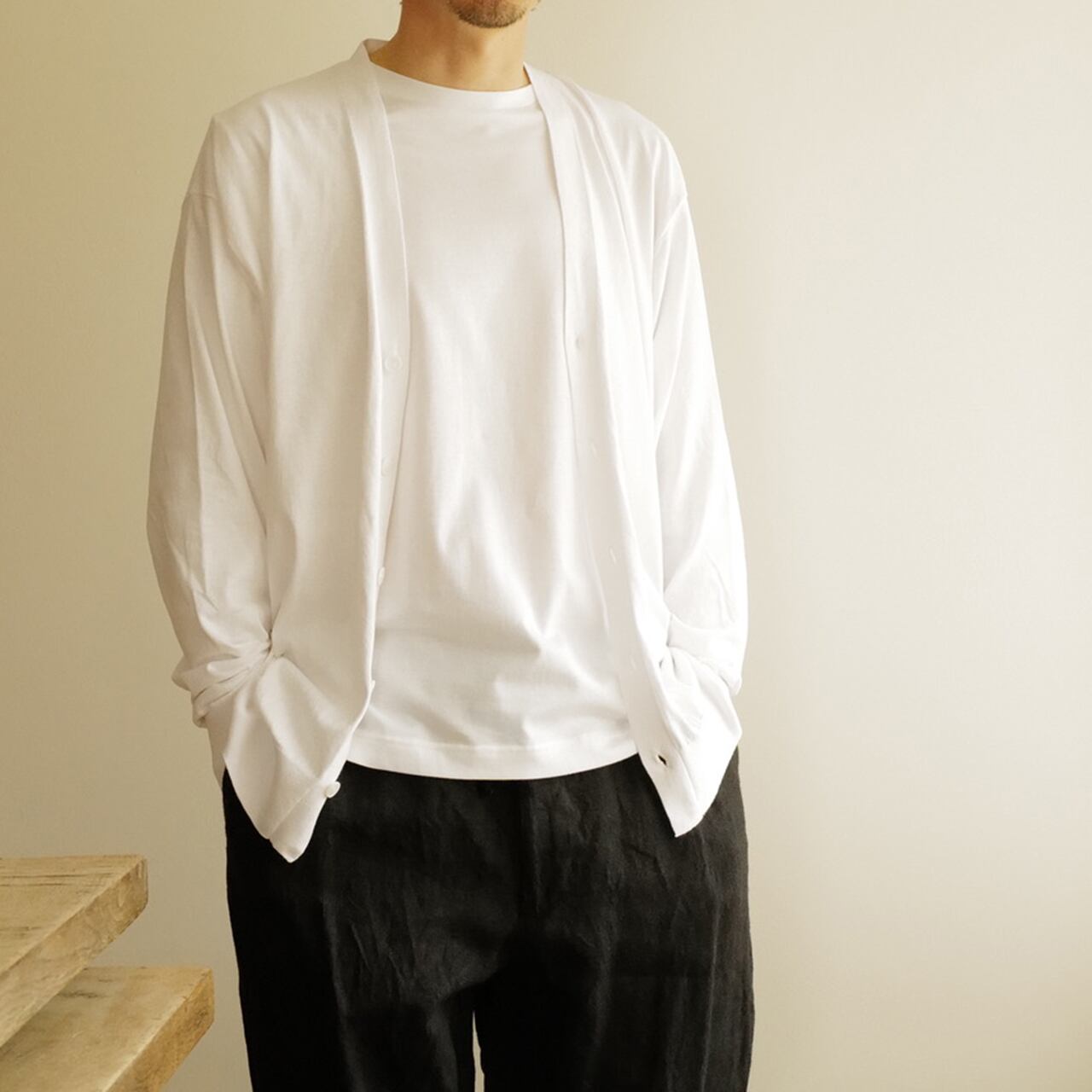 COMOLI | コットン Vネックカーディガン