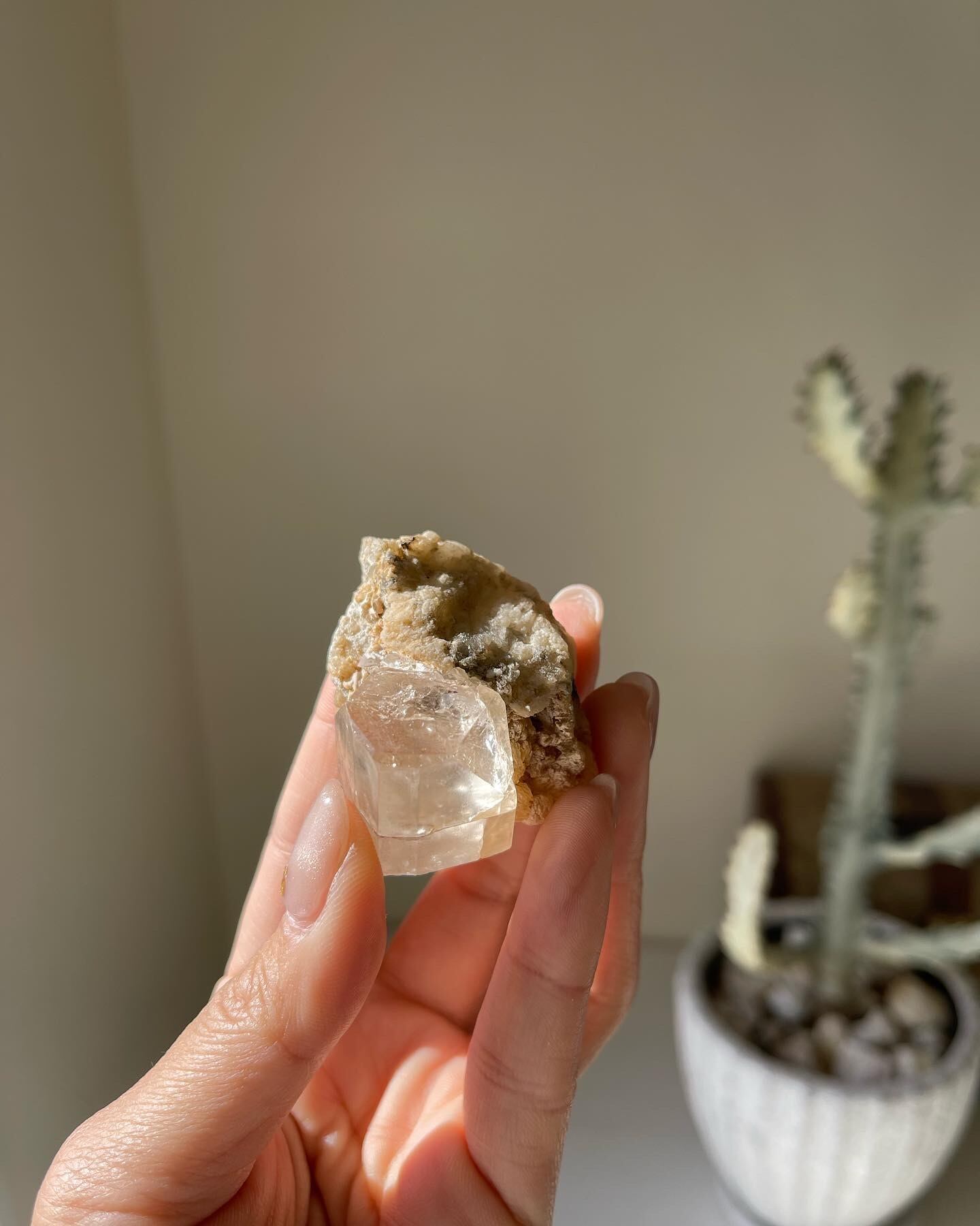 シャンパンゴールドトパーズ　長石共生　/ golden topaz