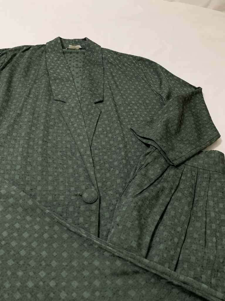 1980's Patterned Design Spring Set-Up