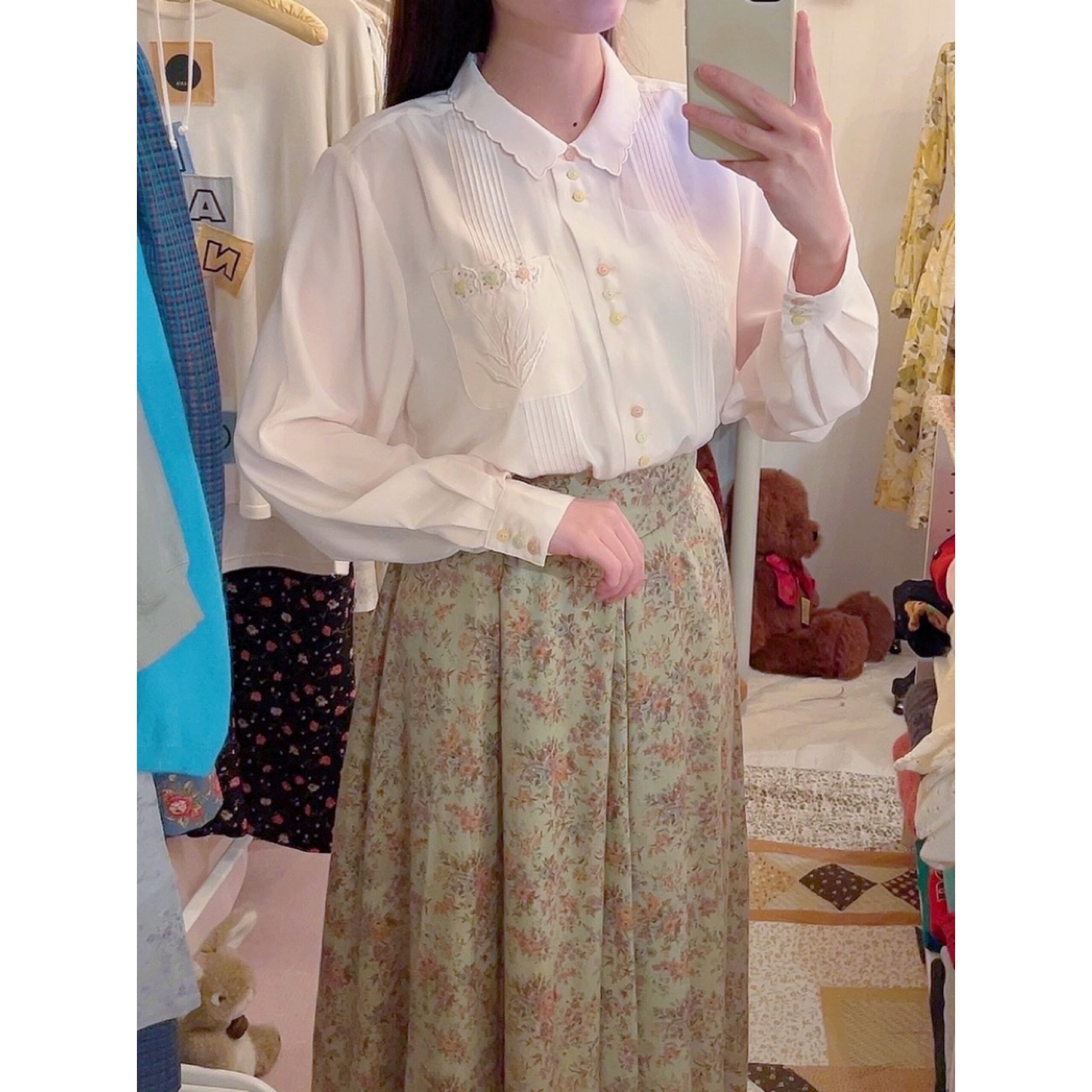 three color button flower blouse