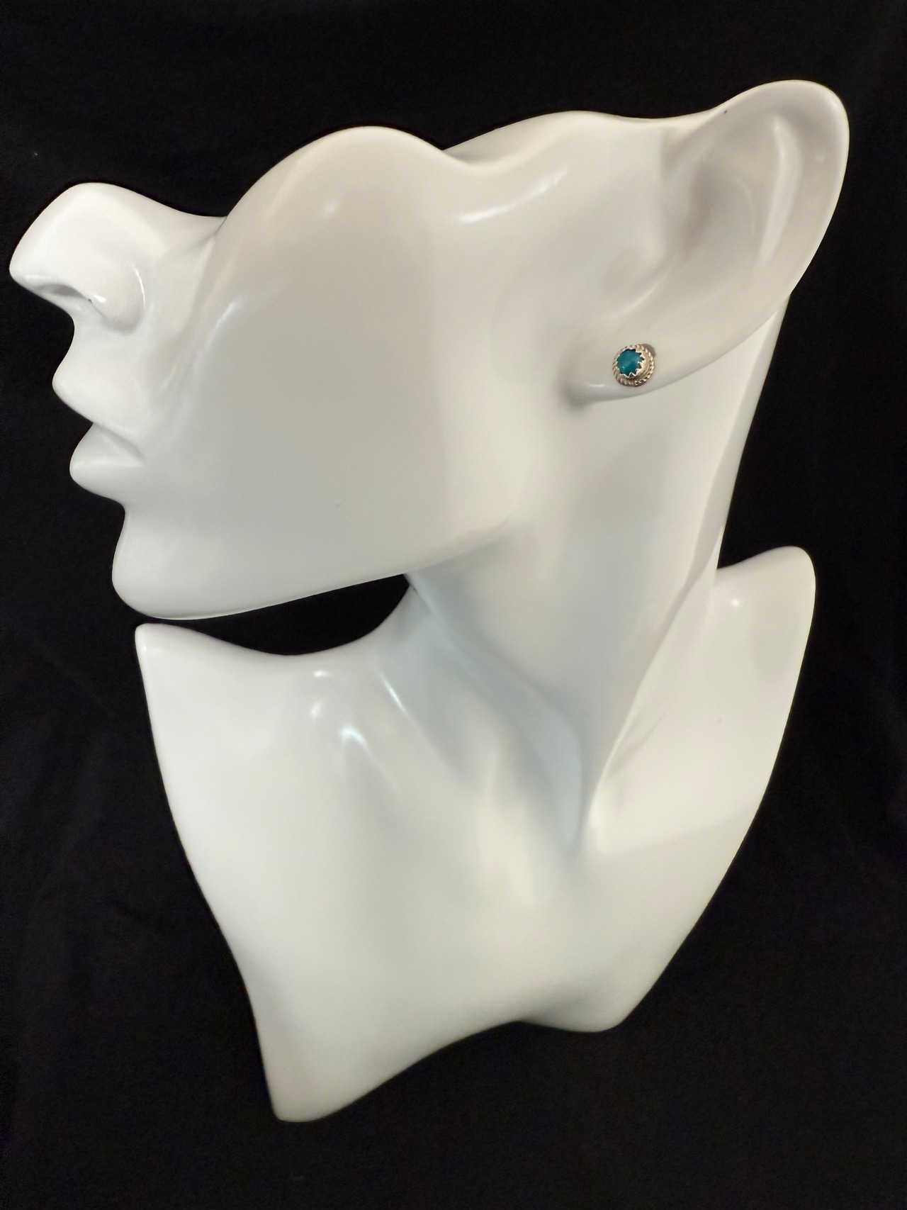 ナバホ族 ターコイズラウンドピアス