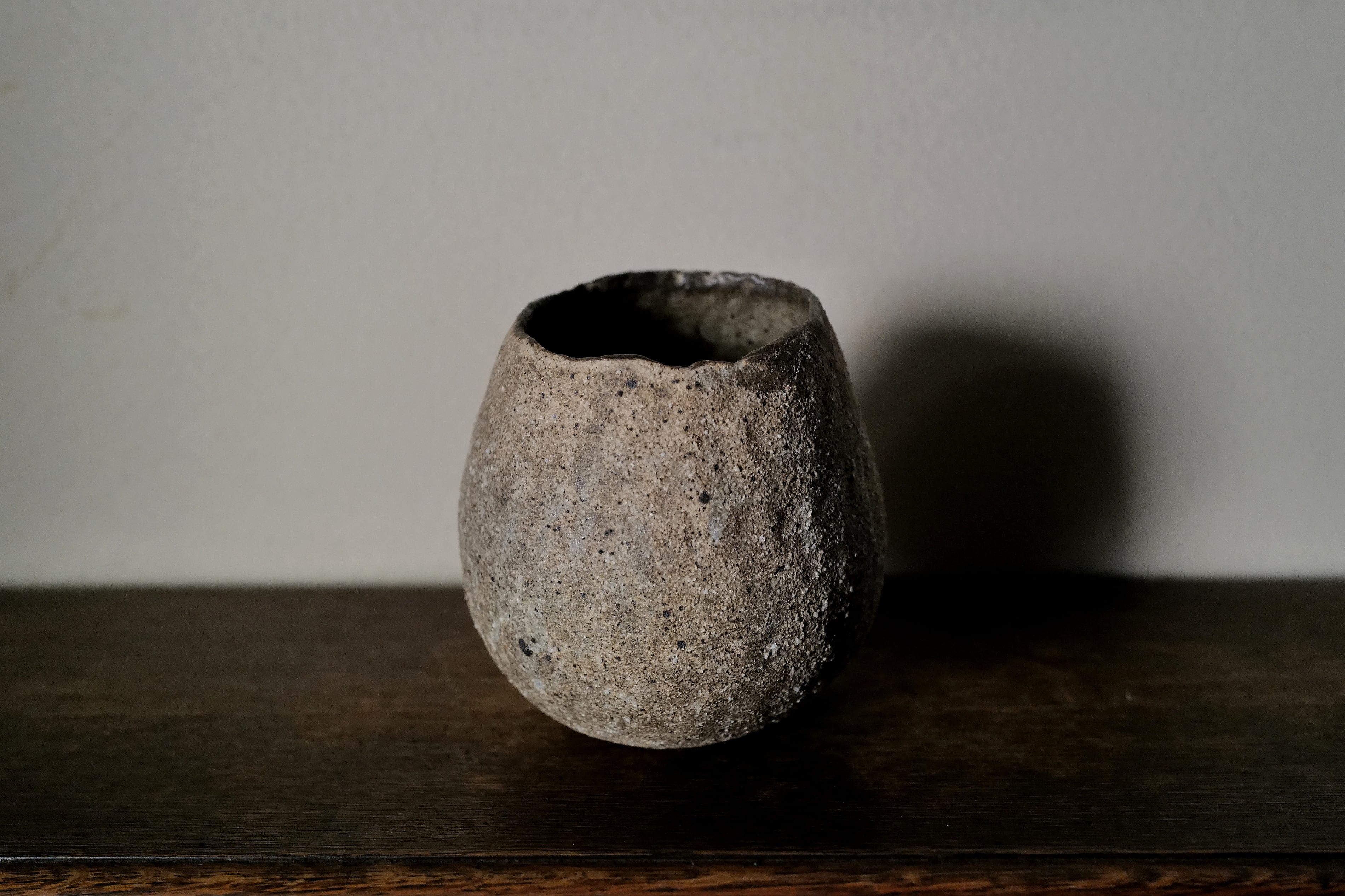 村上躍　花器　白灰化粧花器 村上 躍 82. 白灰化粧花器 | 陶屋なづな