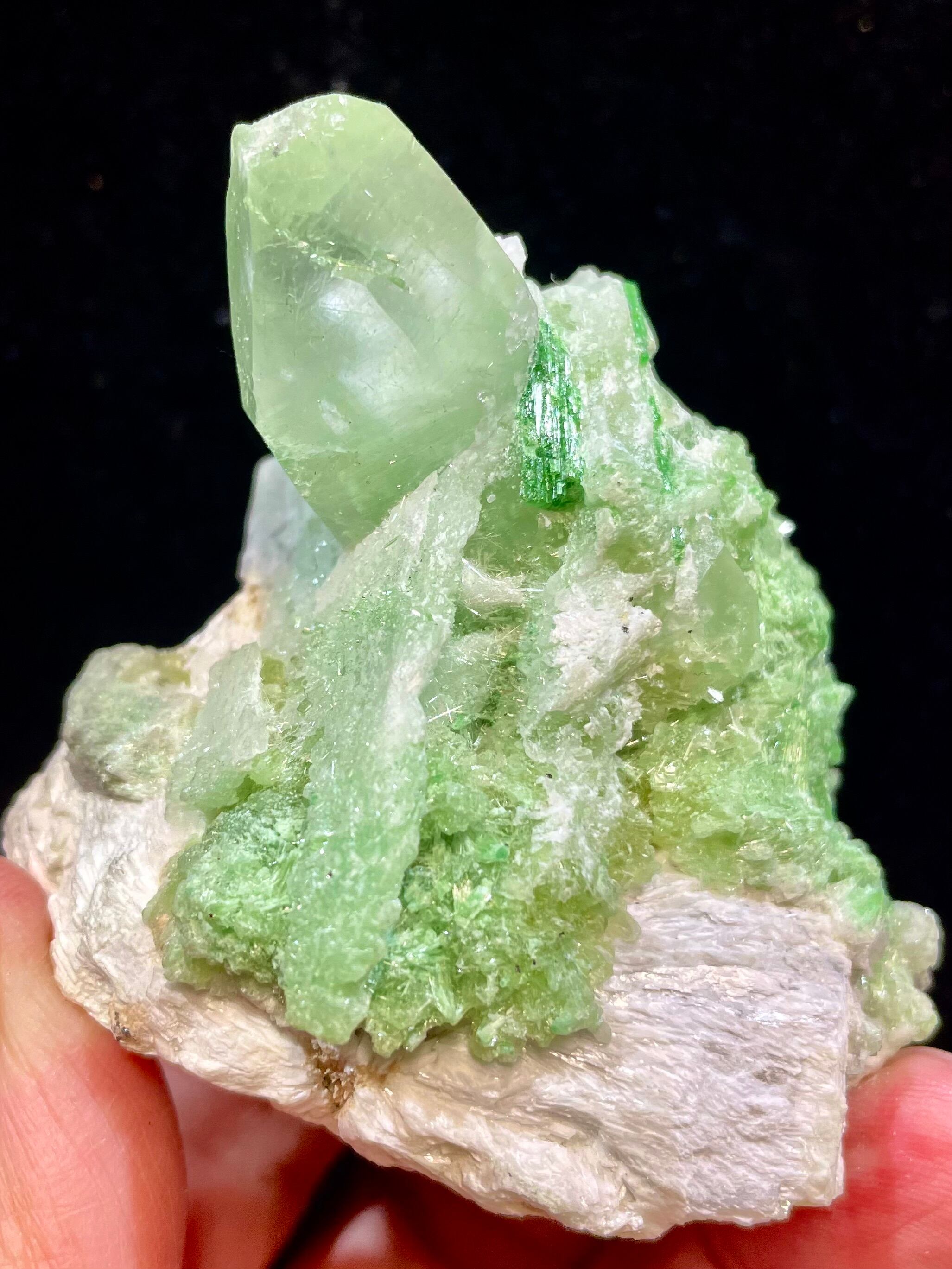 2) スピリチュアルな覚醒!鮮やかなグリーン!「トレモライトin(with)クオーツ」withタンザナイト