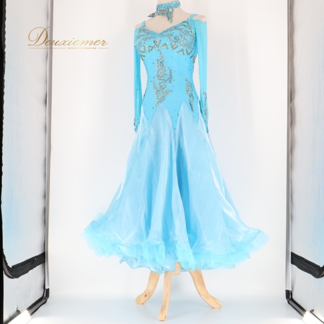 社交ダンス 衣装 スタンダードドレス ワンピース ドレス ブルー系 ウィッシュプラス Wish plus 水色 レース フリル デモ 競技 ダンス パーティ 発表会 おしゃれ 女性用 競技用 発表会用 お洒落