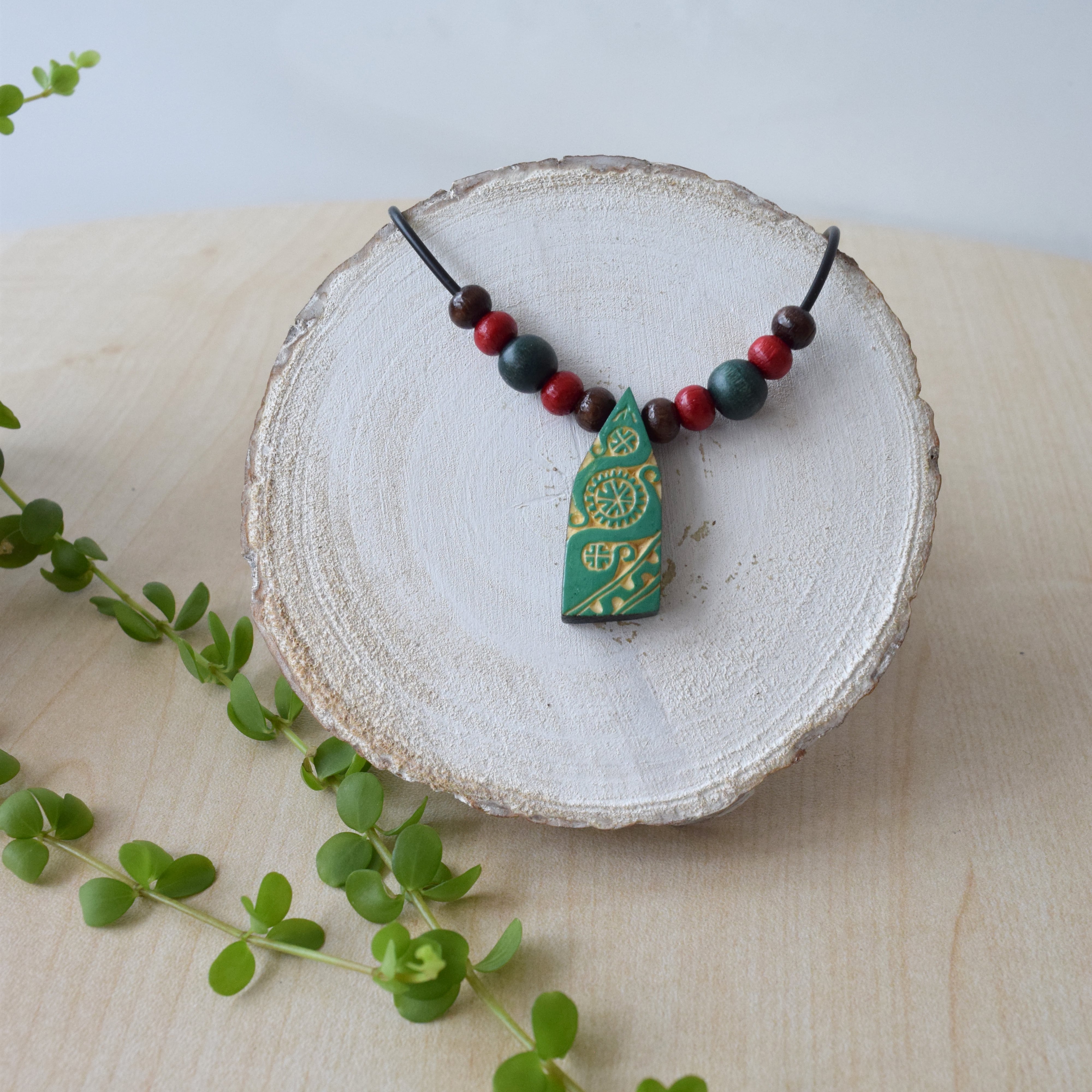 ネックレス・ペンダント Necklace Ainu design (fertility) 木彫りのネックレス(緑) Wood carving necklace(green) 【さっぽろ