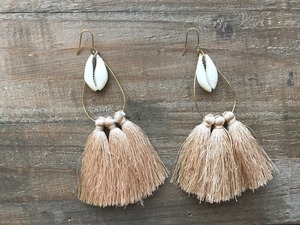 Shell × tassel tear drop hoops