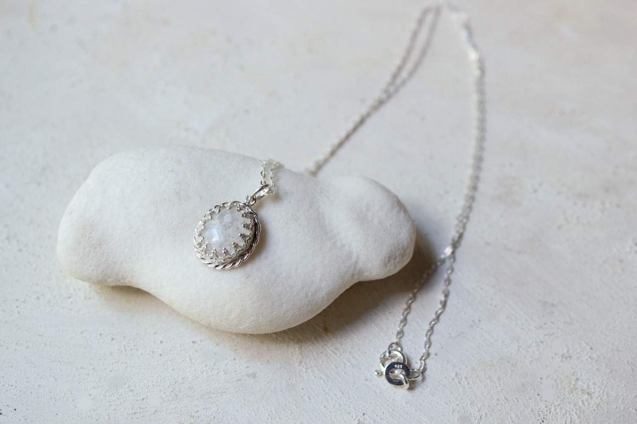 ハイアライトのネックレス　