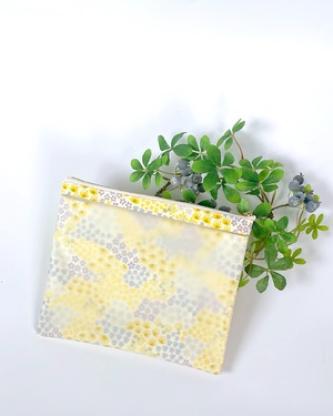 アウトドアに最適☆ 日焼け止めも入るビニールポーチ