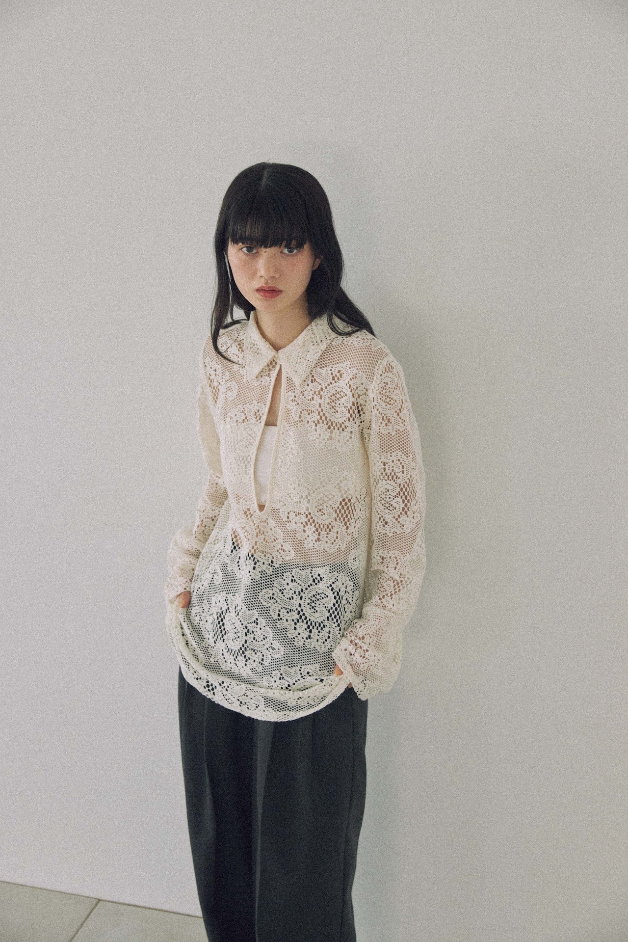 DU260501 Open Neck Lace Tops