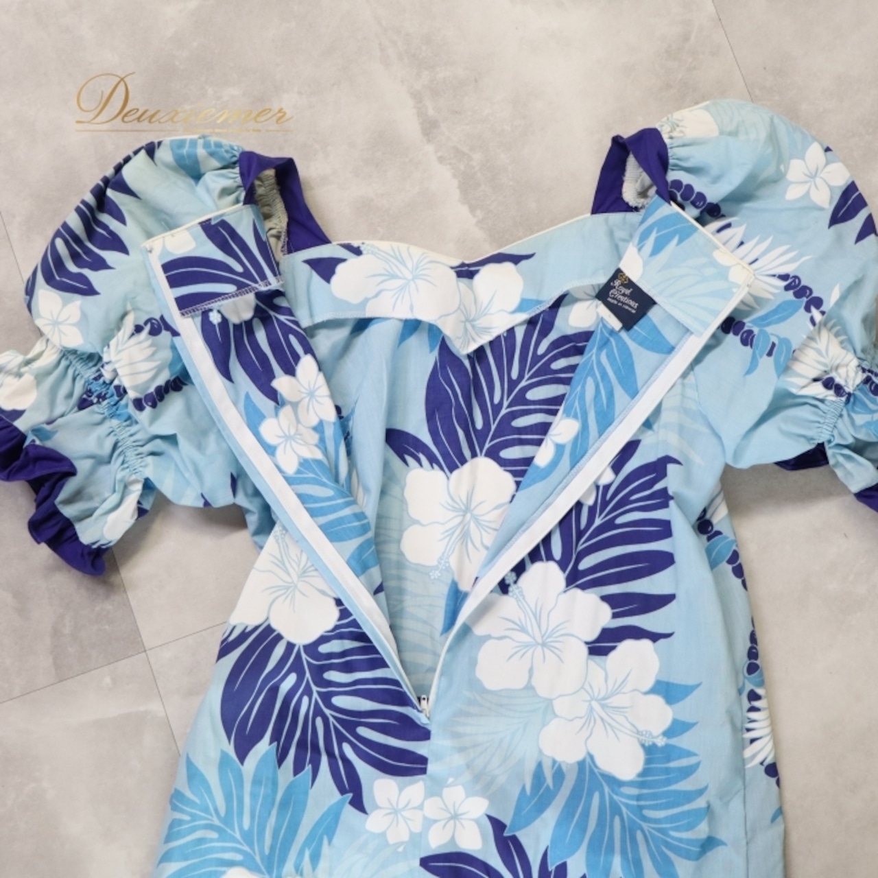 フラダンス 衣装 ワンピース ドレス ブルー系 RoyalCreations ハワイ製 ハイビスカス柄 モンステラ柄 ハワイアンプリント アロハ フラ ダンス レッスン 練習 フリル 半袖 パウスリーブ 華やか 鮮やか かわいい おしゃれ 上品 大人っぽい ホワイト系 花柄 エレガント リゾート お洒落 スタイリッシュ 軽やか レディース