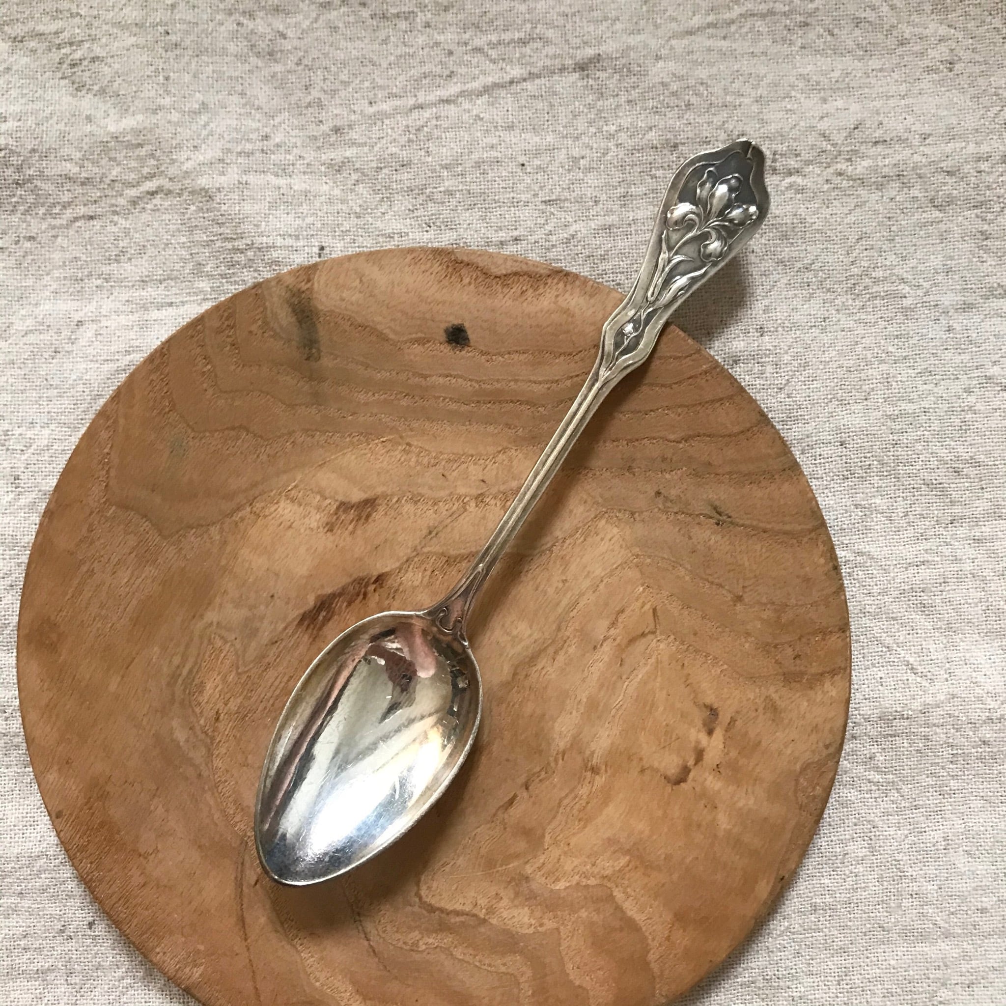 花モチーフのスプーン