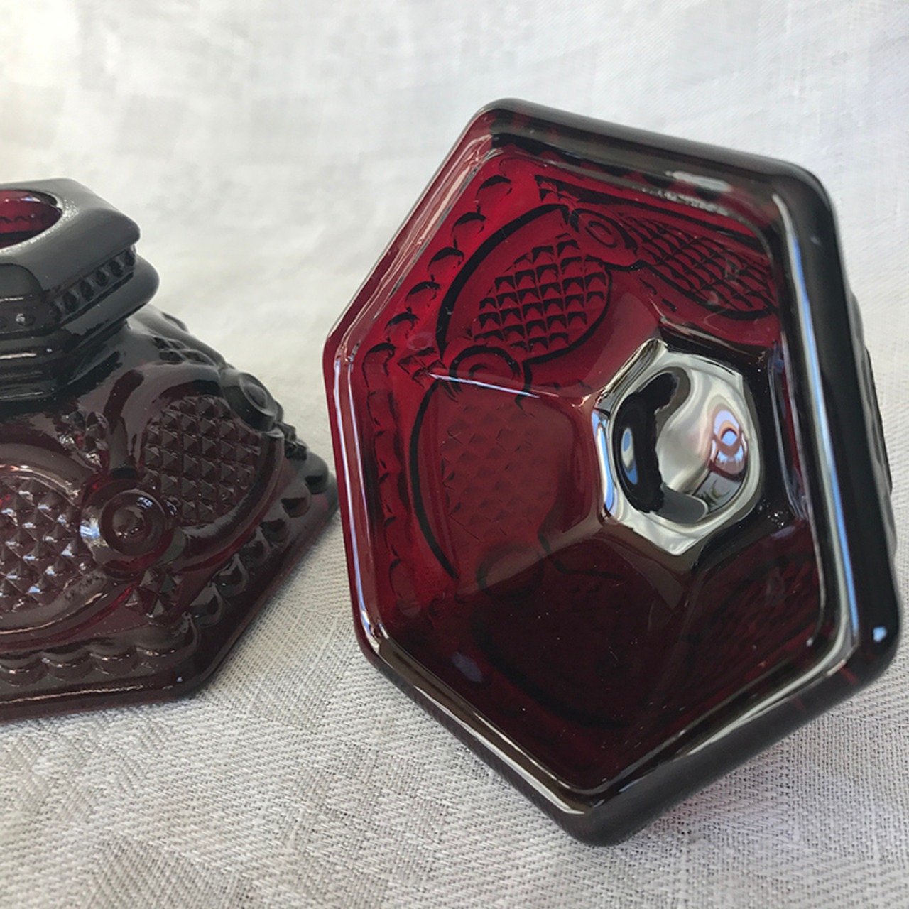 AVON社製ルビーレッドのキャンドルホルダー ペア 13GL4-5