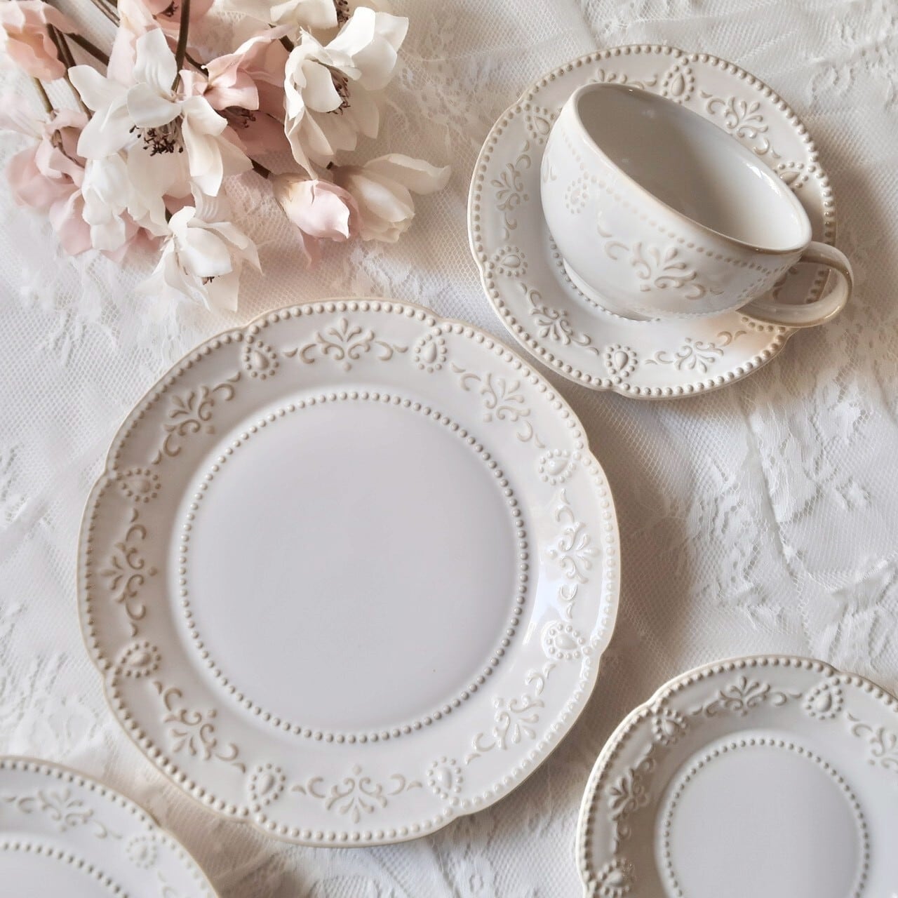 Antique relief dish / アンティーク レリーフ ディッシュ 16cm
