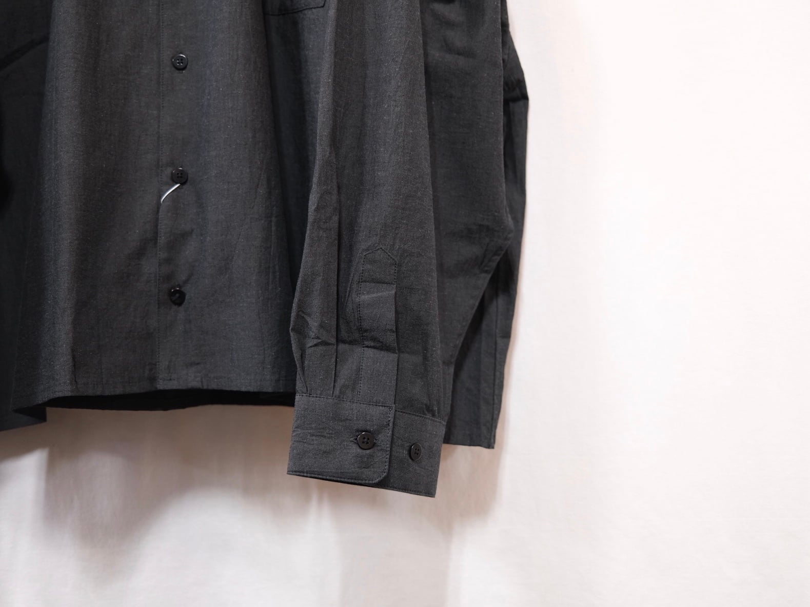 WHOWHAT”5X SHIRT<SHORT LENGTH LONG SLEEVE CHARCOAL“ | Lapel online
