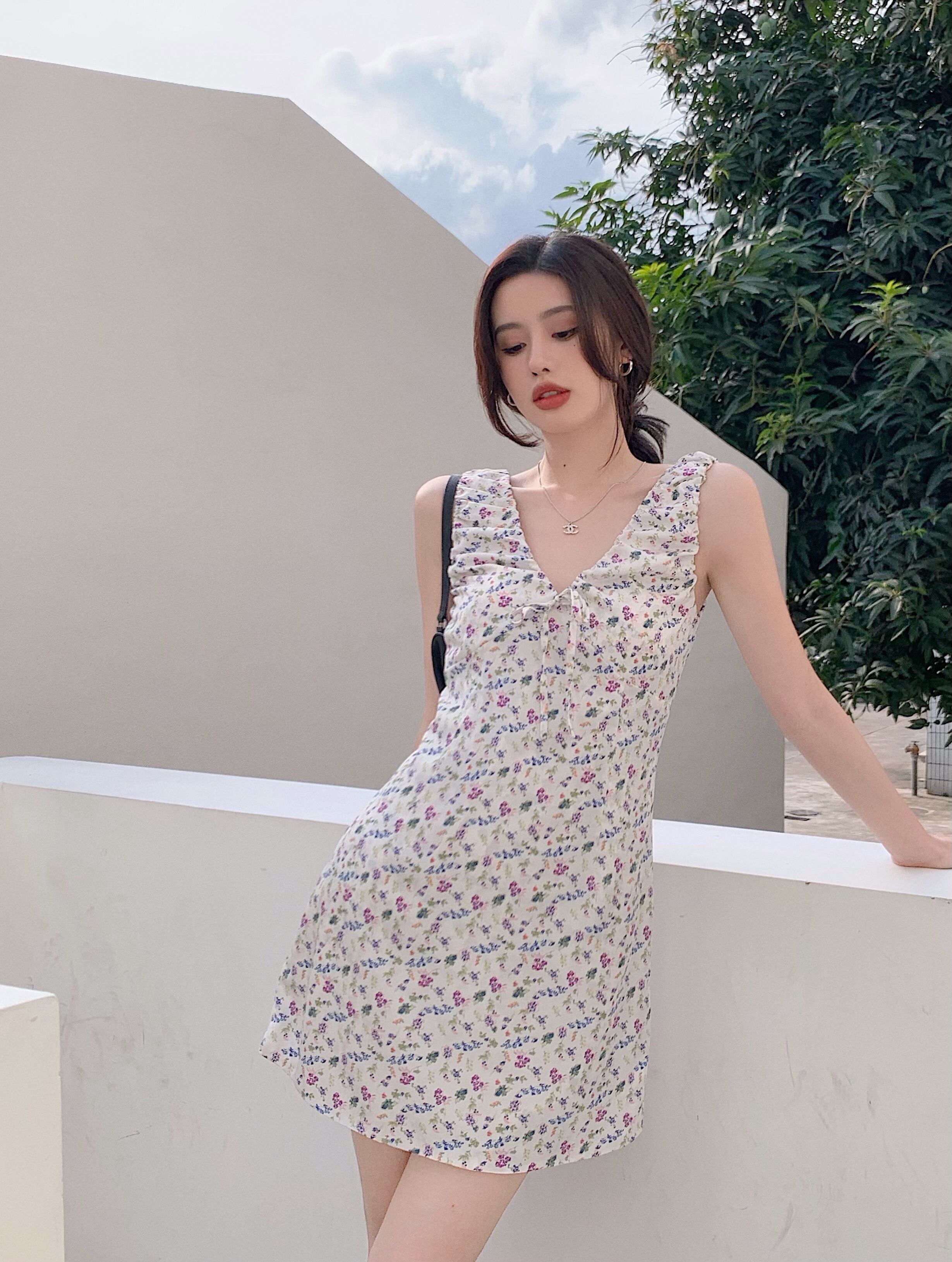 ブラックスタイルスタンダードFlowerデザイン Vネックスリムドレス レトロ フラワーデザイン ブラックストロベリース95105776601