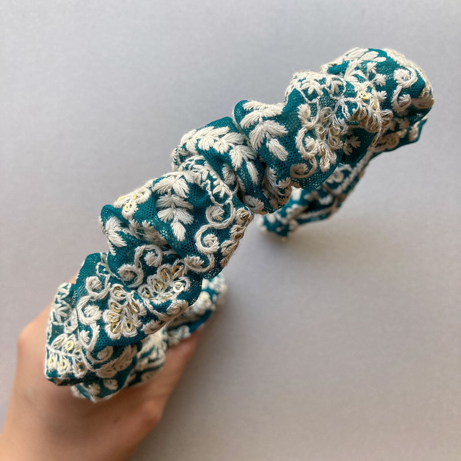 くしゅくしゅ刺繍リボンカチューシャ | Dua-アクセサリーパーツショップ