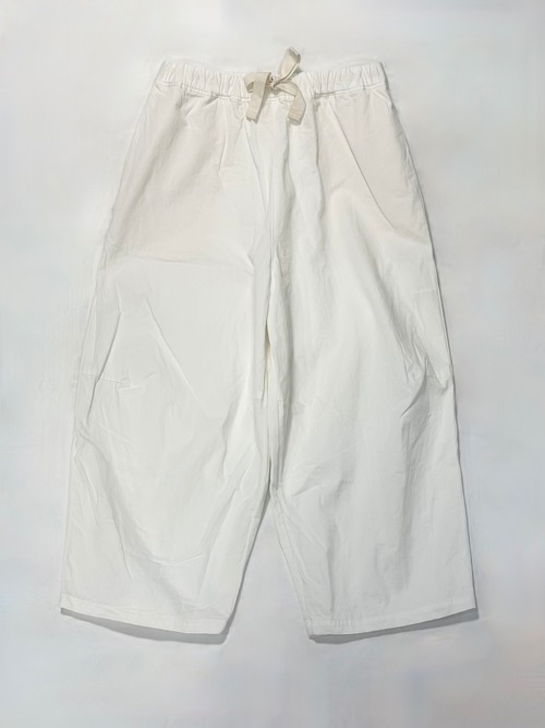 Labo ratory・HIGH COUNT TWILL NEE DARTS PANTS・MAT WHITE　LA491