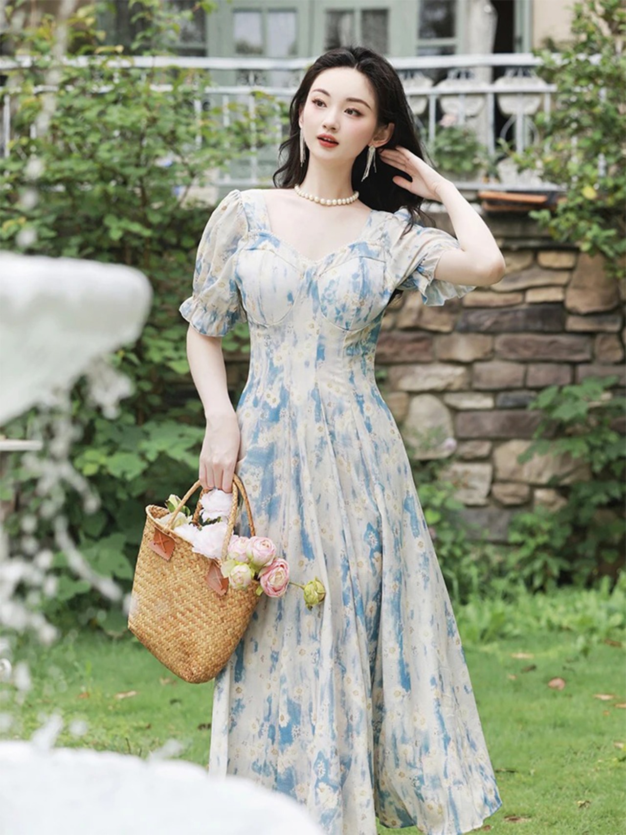 【0041】A-line Blue Flower Puff Short Sleeve Dress