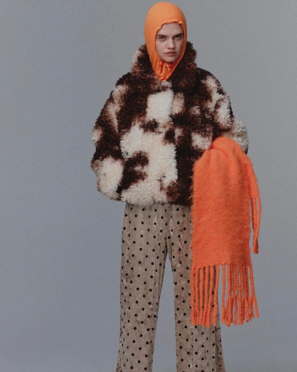 トップス CFCL FLUTED LUCENT SHORT PUFF SLEEVE TOP VOL.8_women76.jpg?v=1740567562