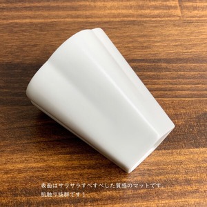 有田焼　花型ミニコップ　白絹　4-065