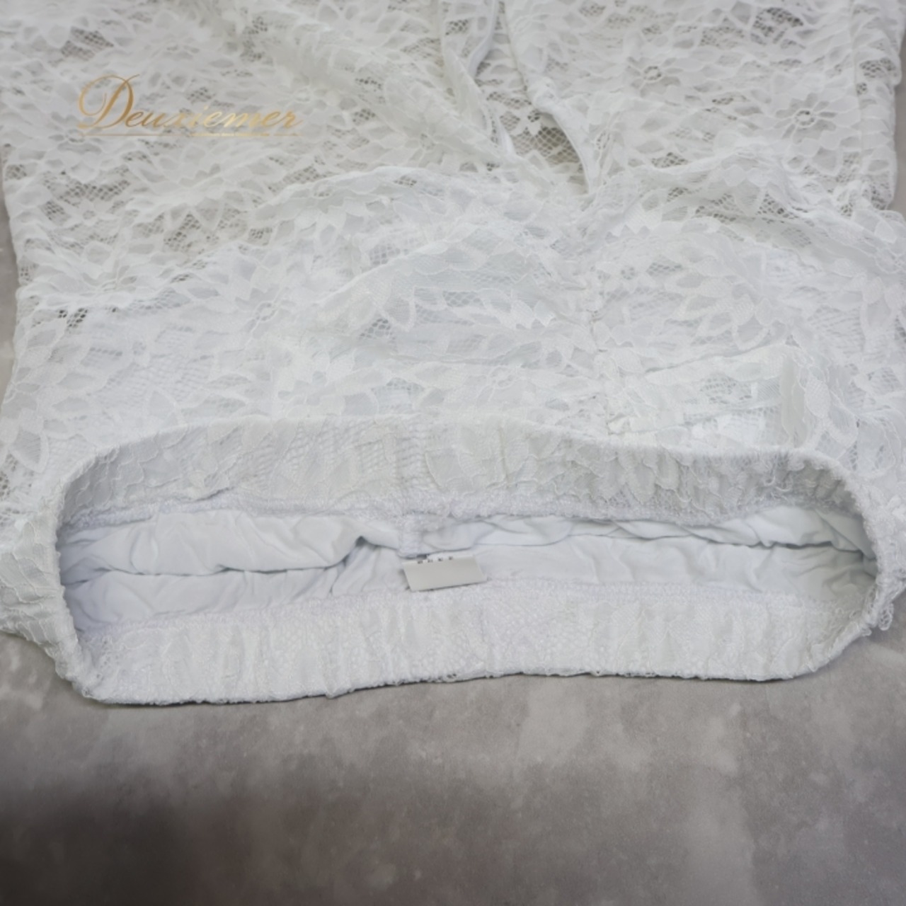 ベリーダンス 衣装 上下セット ホワイト系 レッスン 練習 白 爽やか レース 総レース 花柄 ツーピース セットアップ インナーパンツ 明るい 半袖 かわいい 上品 スリット ダンス衣装 華やか