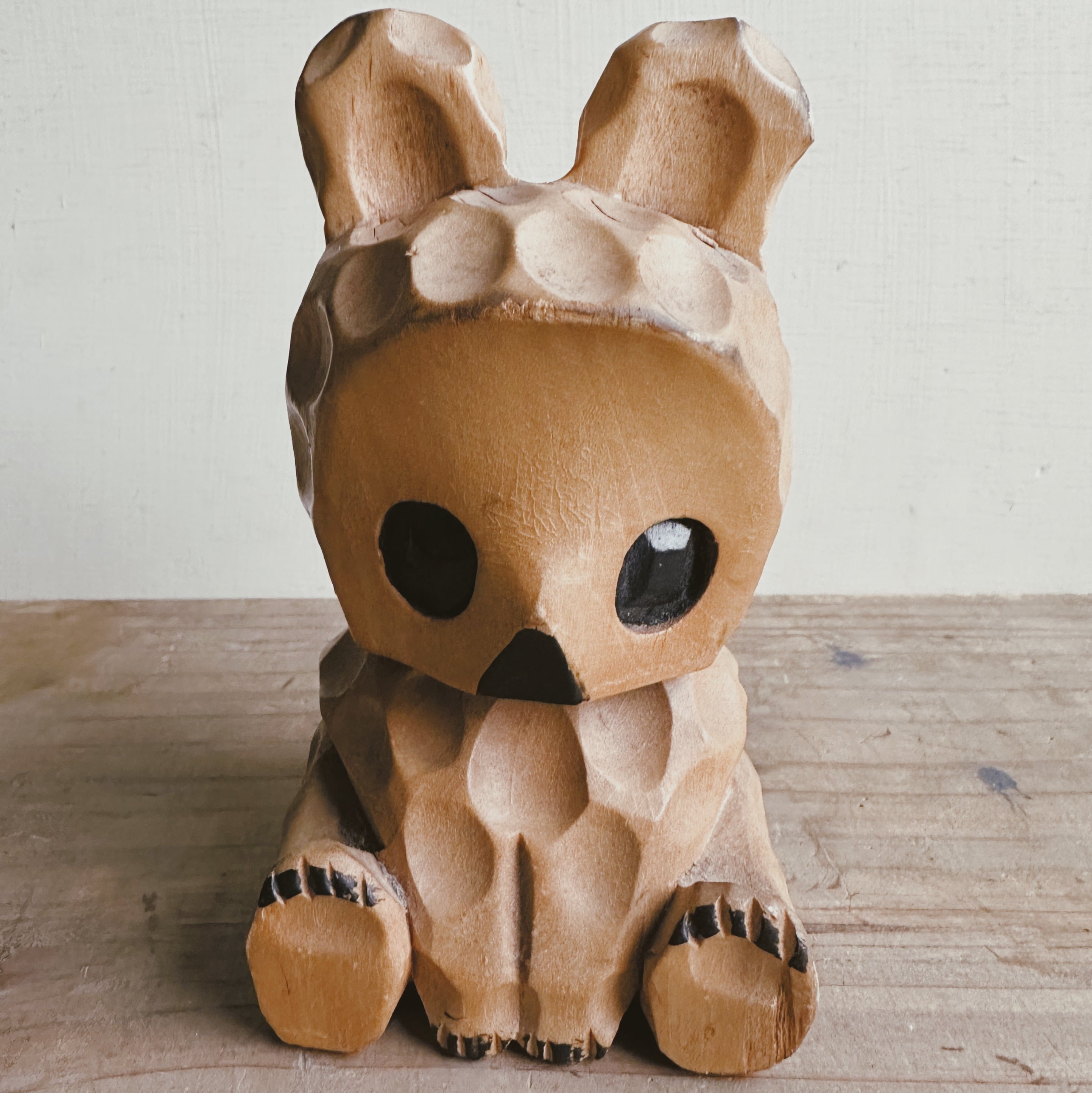 木彫の熊／お座り／北海道 | 白鳥座雑貨店