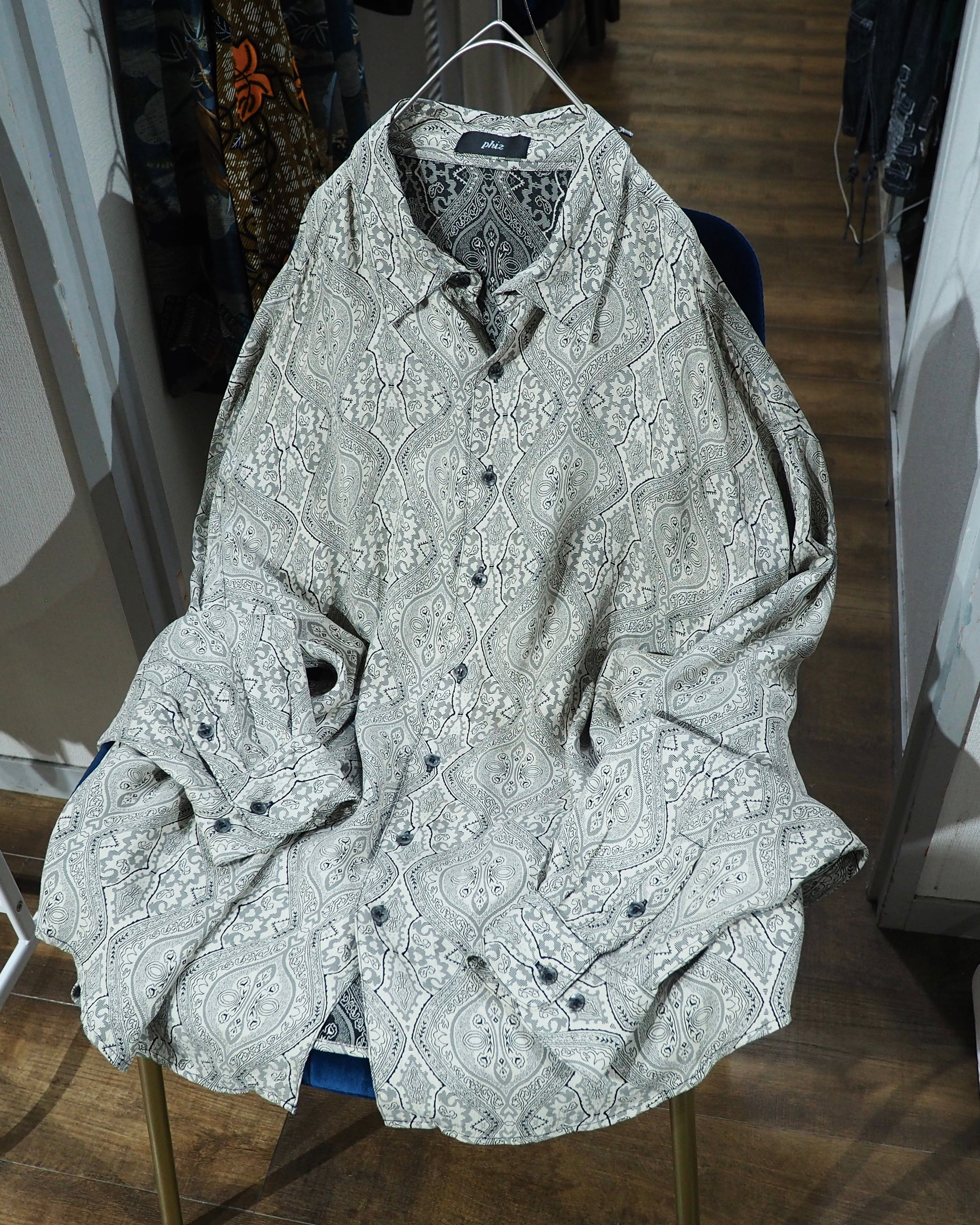 1990s " GOOUCH - Phiz " Beautiful Arabesque pattern Embroidery vintage loose Shirt