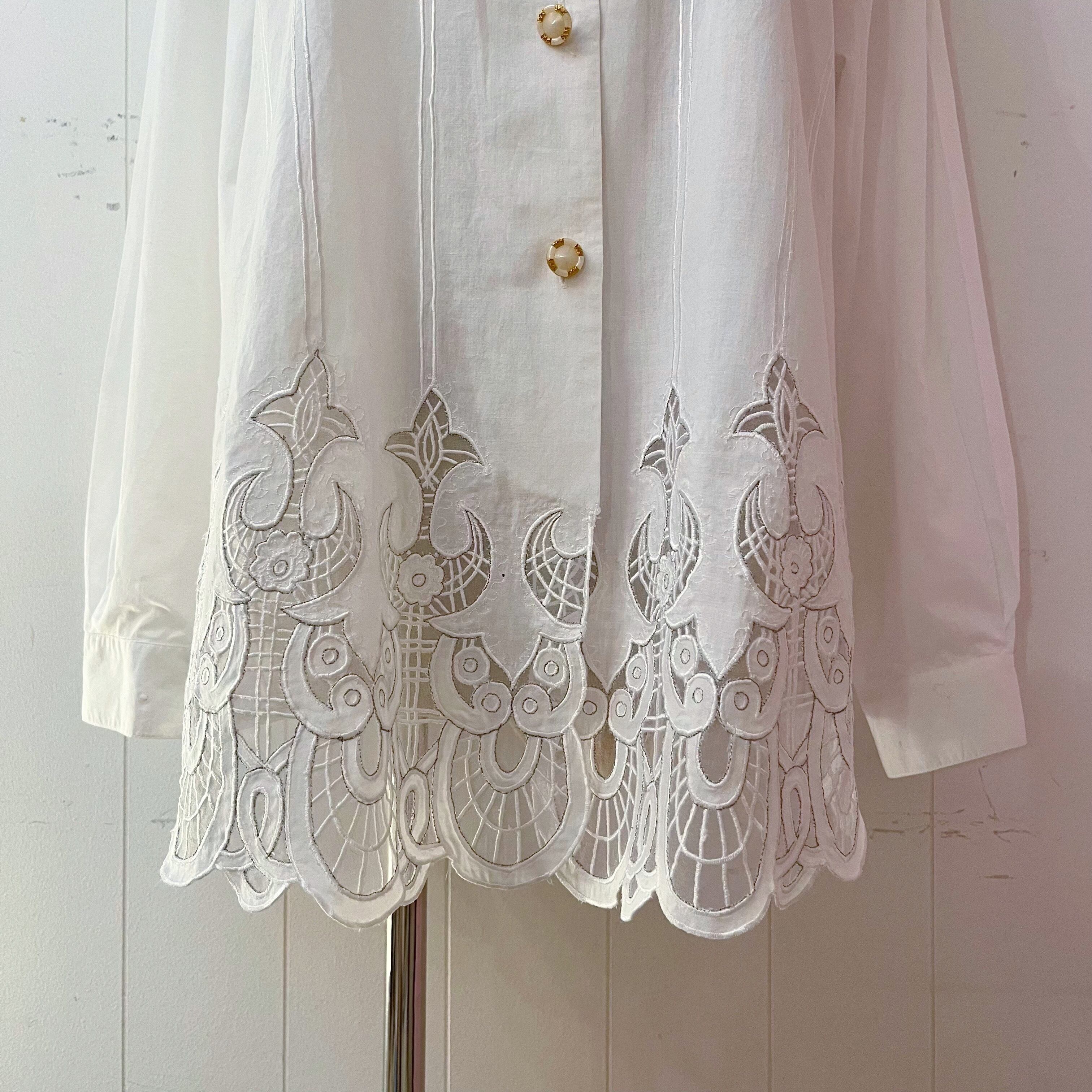 gold button hem lace blouse