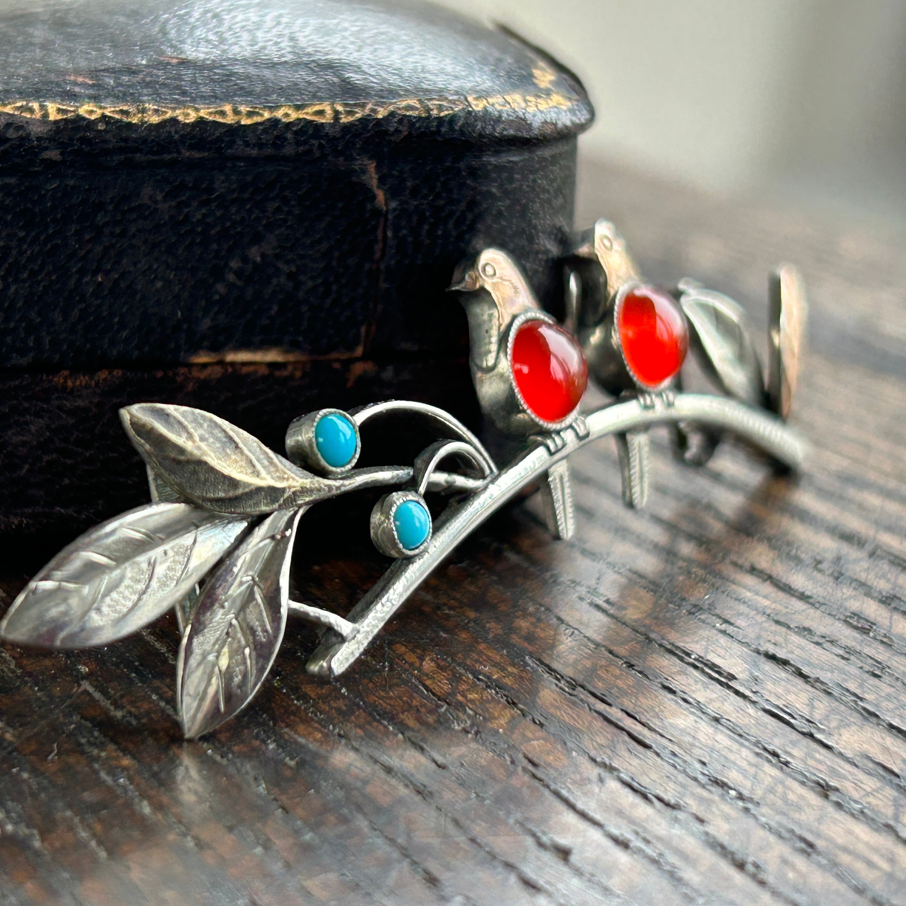 アンティーク　大正から昭和初期　合金製　小枝に鳥の帯留め