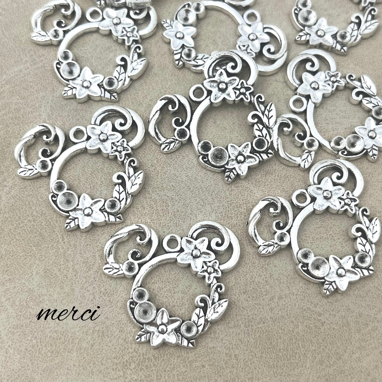 【2個】ミッキーフラワーフレームチャーム/花/