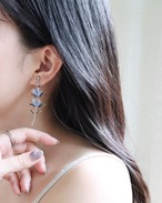 秋風に揺れ舞う竜胆