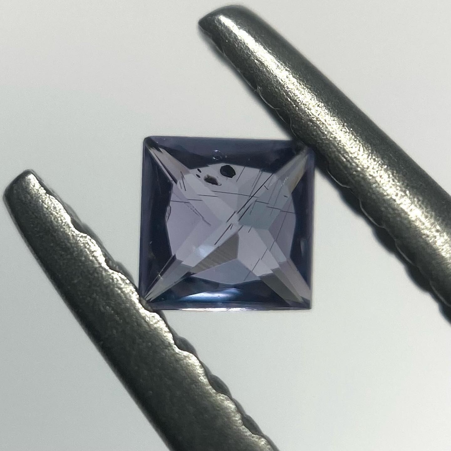 変身する石 ベキリーブルーガーネット2