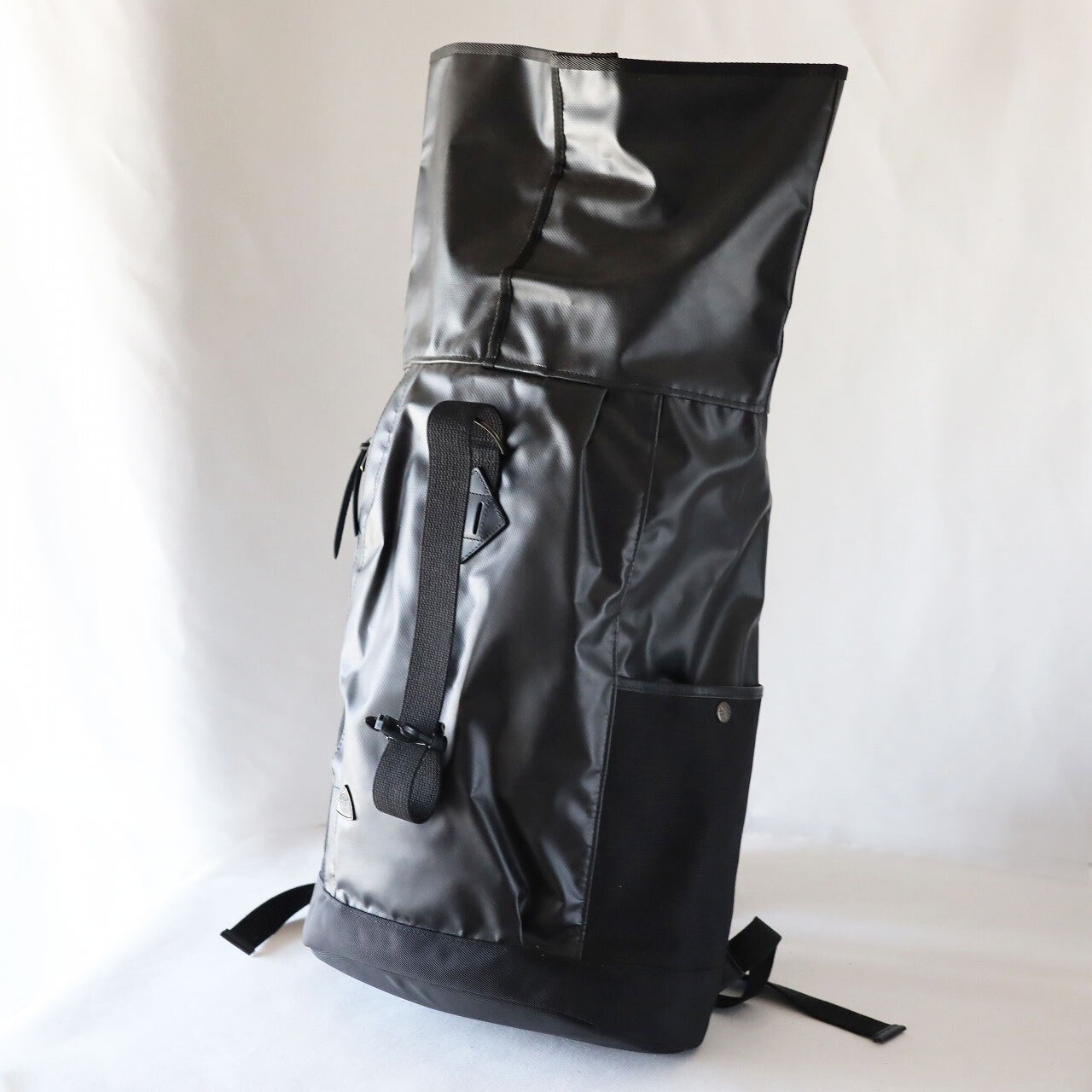 バックパック / Tarpaulin Roll-top backpack/ ターポリン ブラック