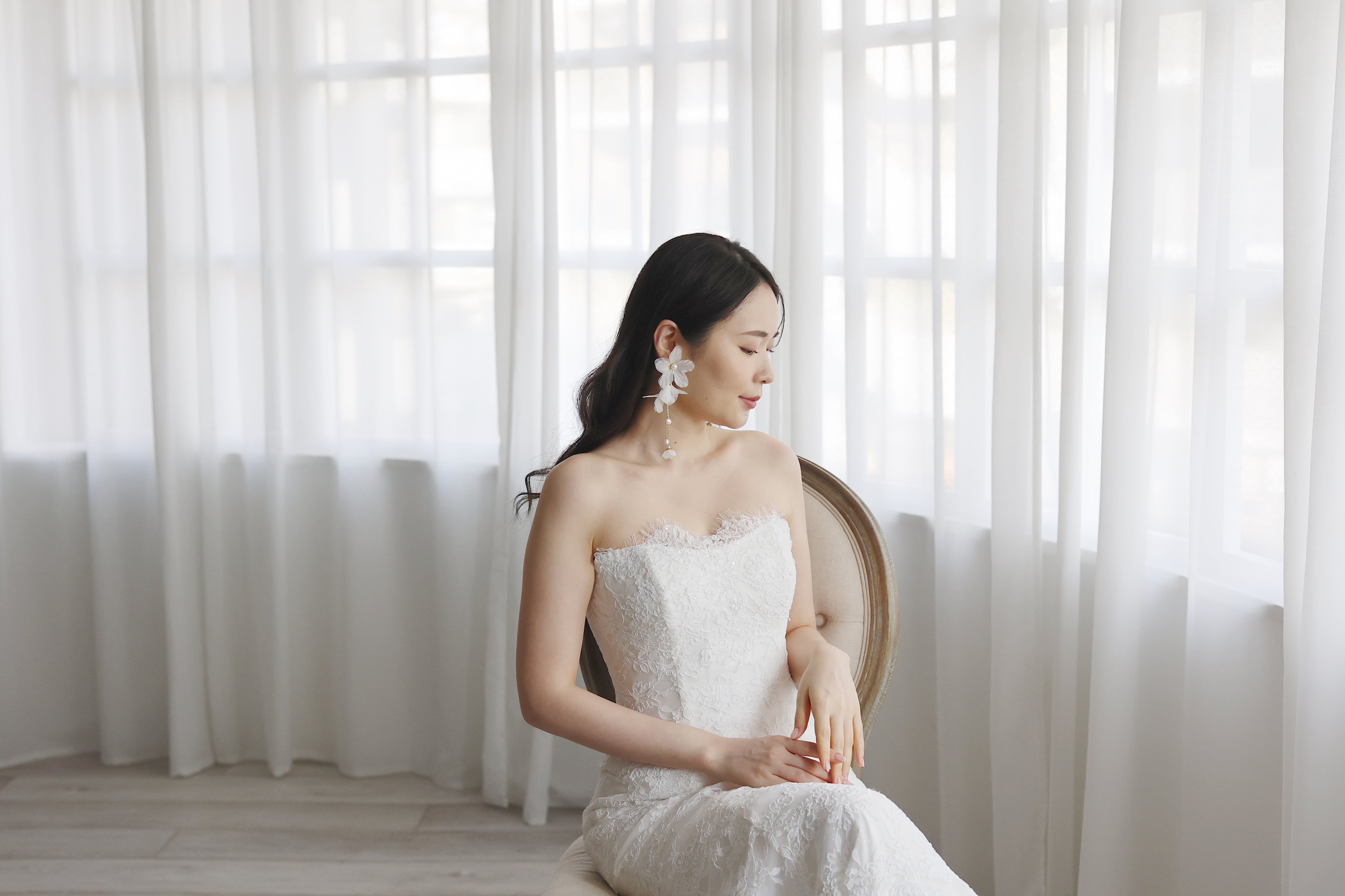 ブライダルイヤリング[PE-155] ホワイトフラワー × バロックパール