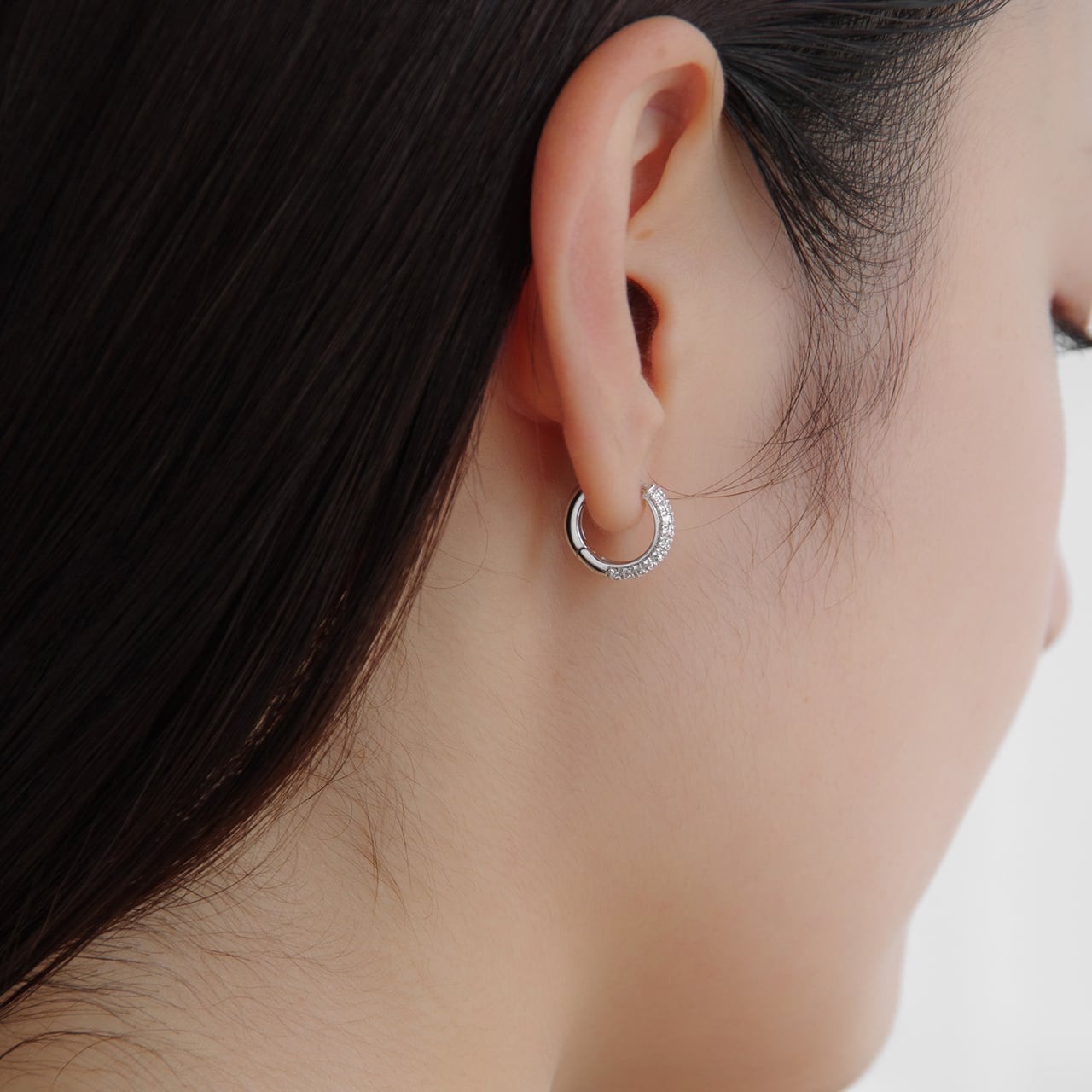 K18ホワイトゴールド パヴェダイヤモンド フープピアス（直径約13mm